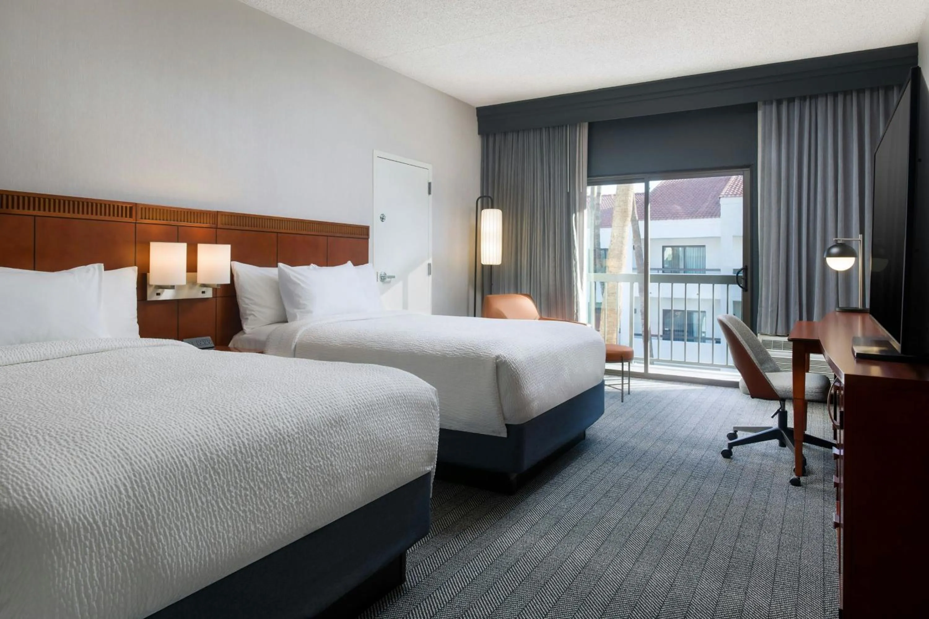 Photo of the whole room, Bed in Courtyard by Marriott Phoenix North