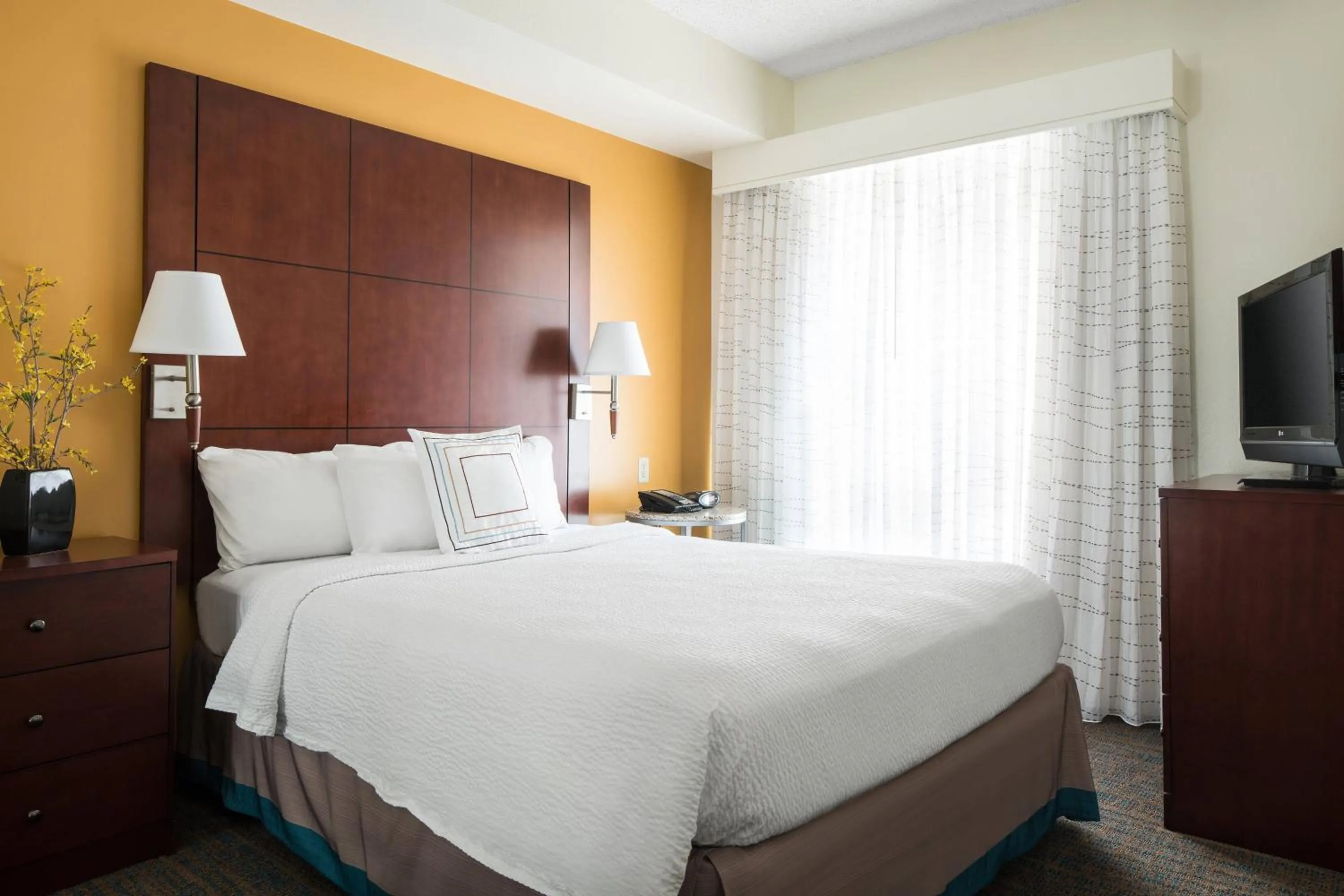 Bedroom, Bed in Residence Inn Phoenix Desert View at Mayo Clinic