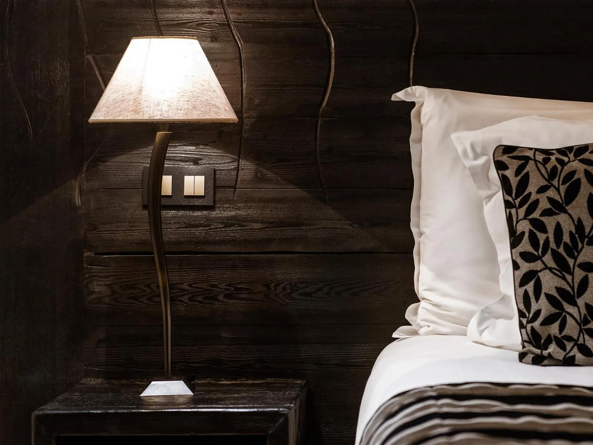 Night, Bed in Les Suites – Maison Bouvier