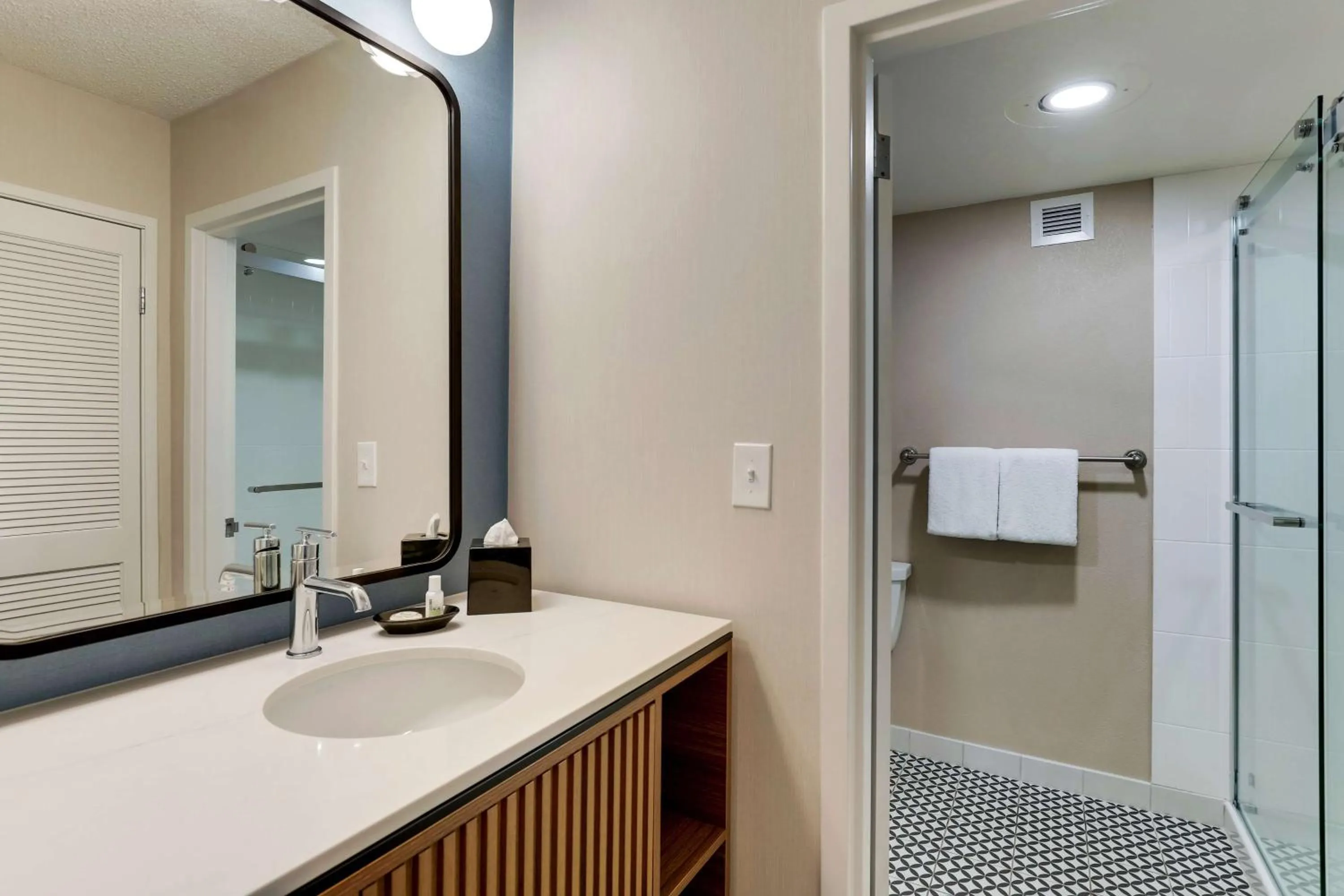 Bathroom in Sonesta Select Scottsdale at Mayo Clinic Campus
