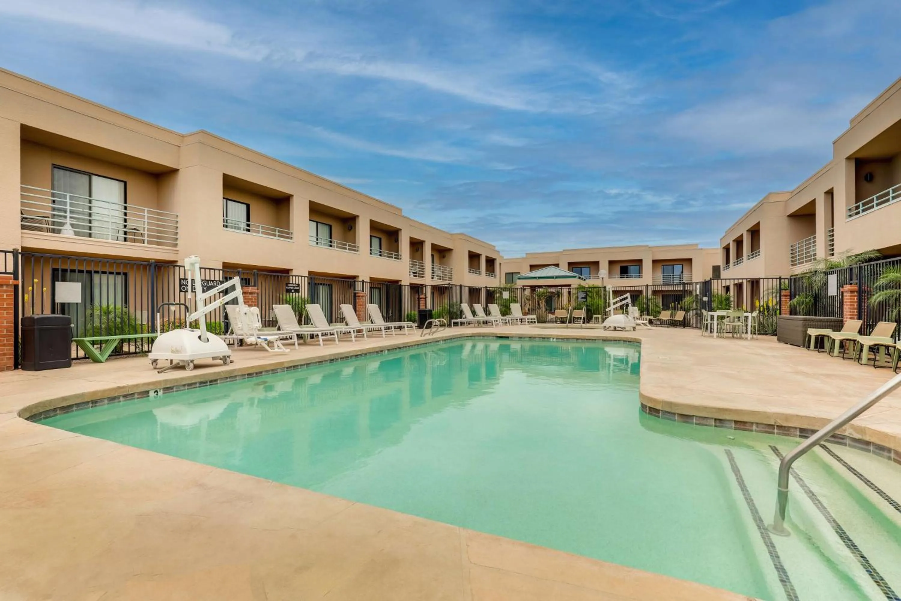 Pool view in Sonesta Select Scottsdale at Mayo Clinic Campus