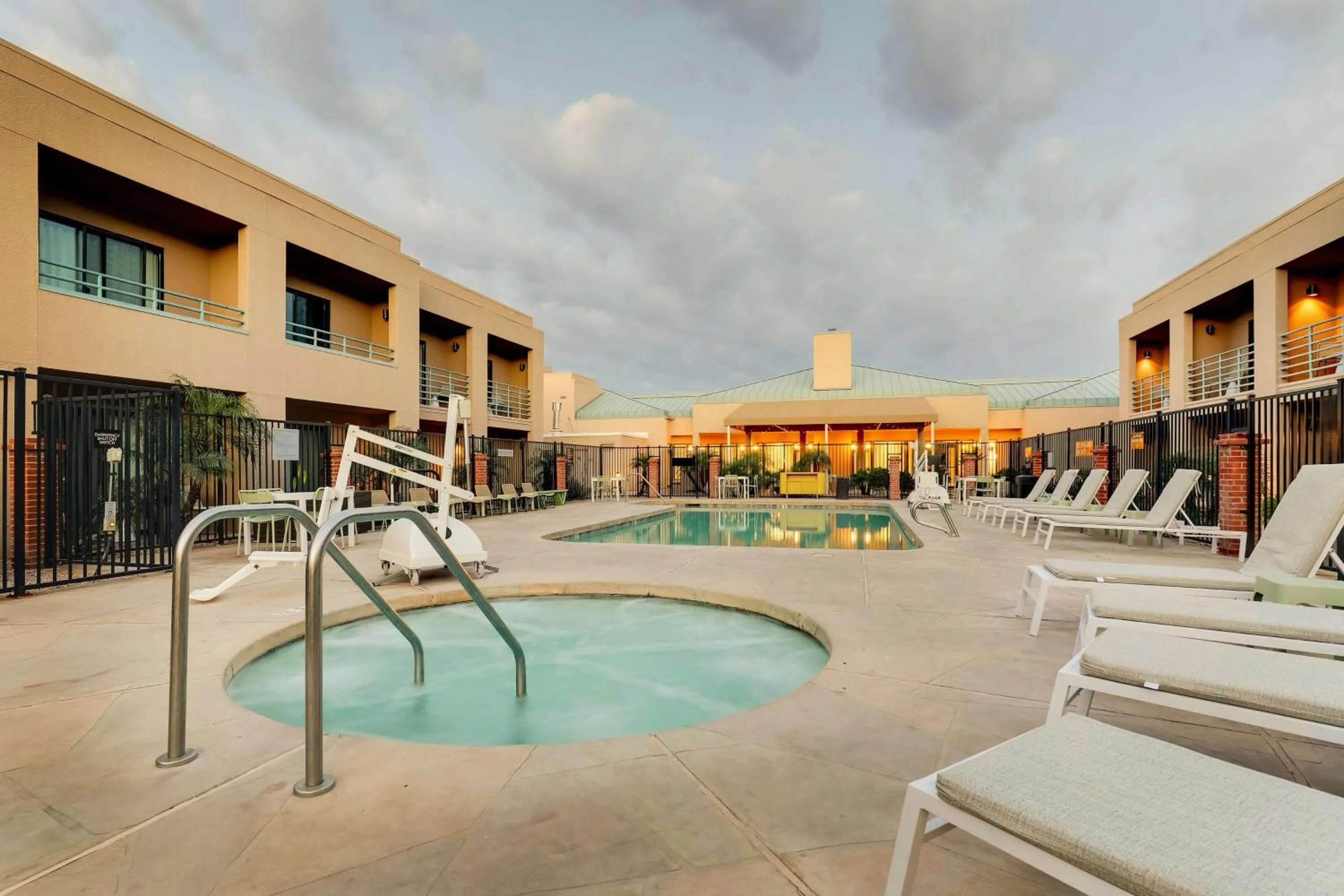 Hot Tub in Sonesta Select Scottsdale at Mayo Clinic Campus