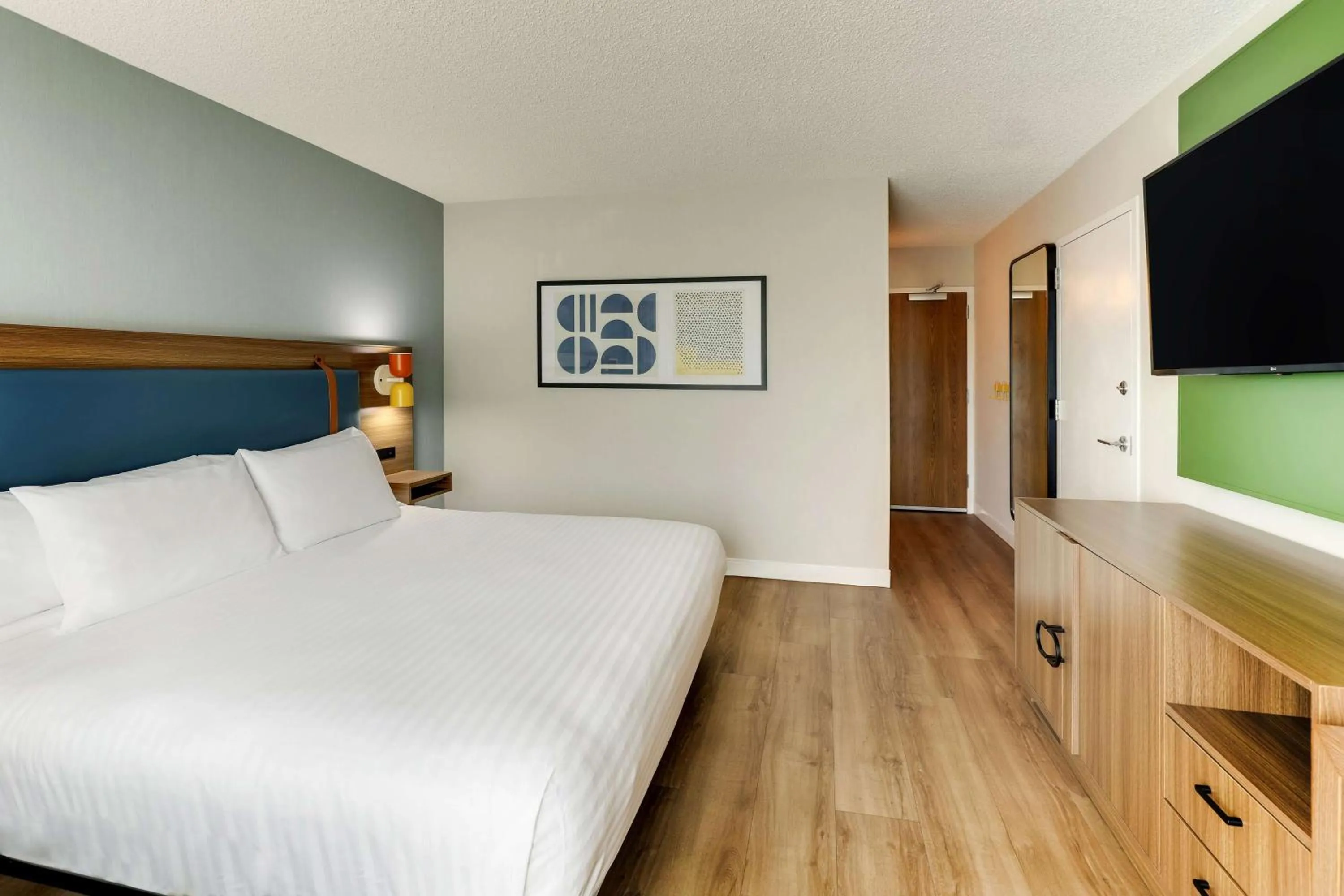 Bedroom in Sonesta Select Scottsdale at Mayo Clinic Campus