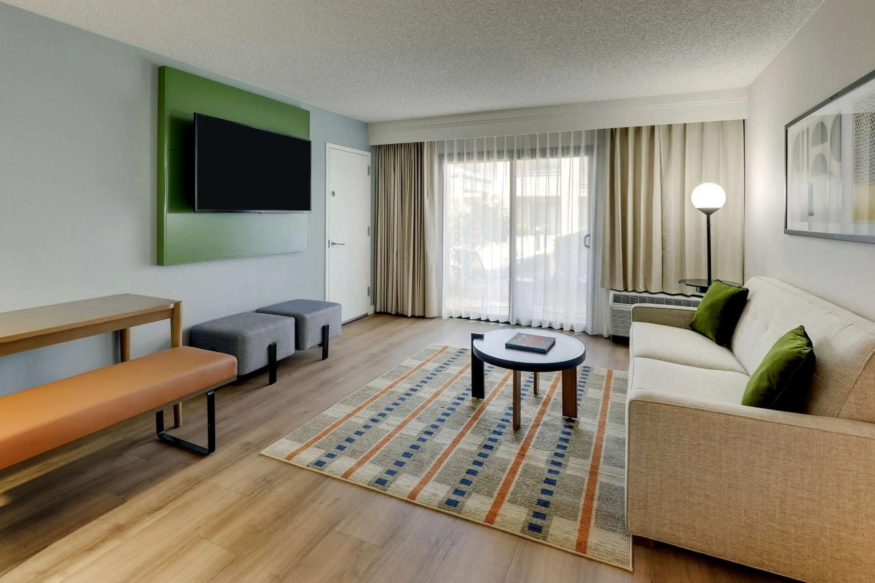 Photo of the whole room in Sonesta Select Scottsdale at Mayo Clinic Campus