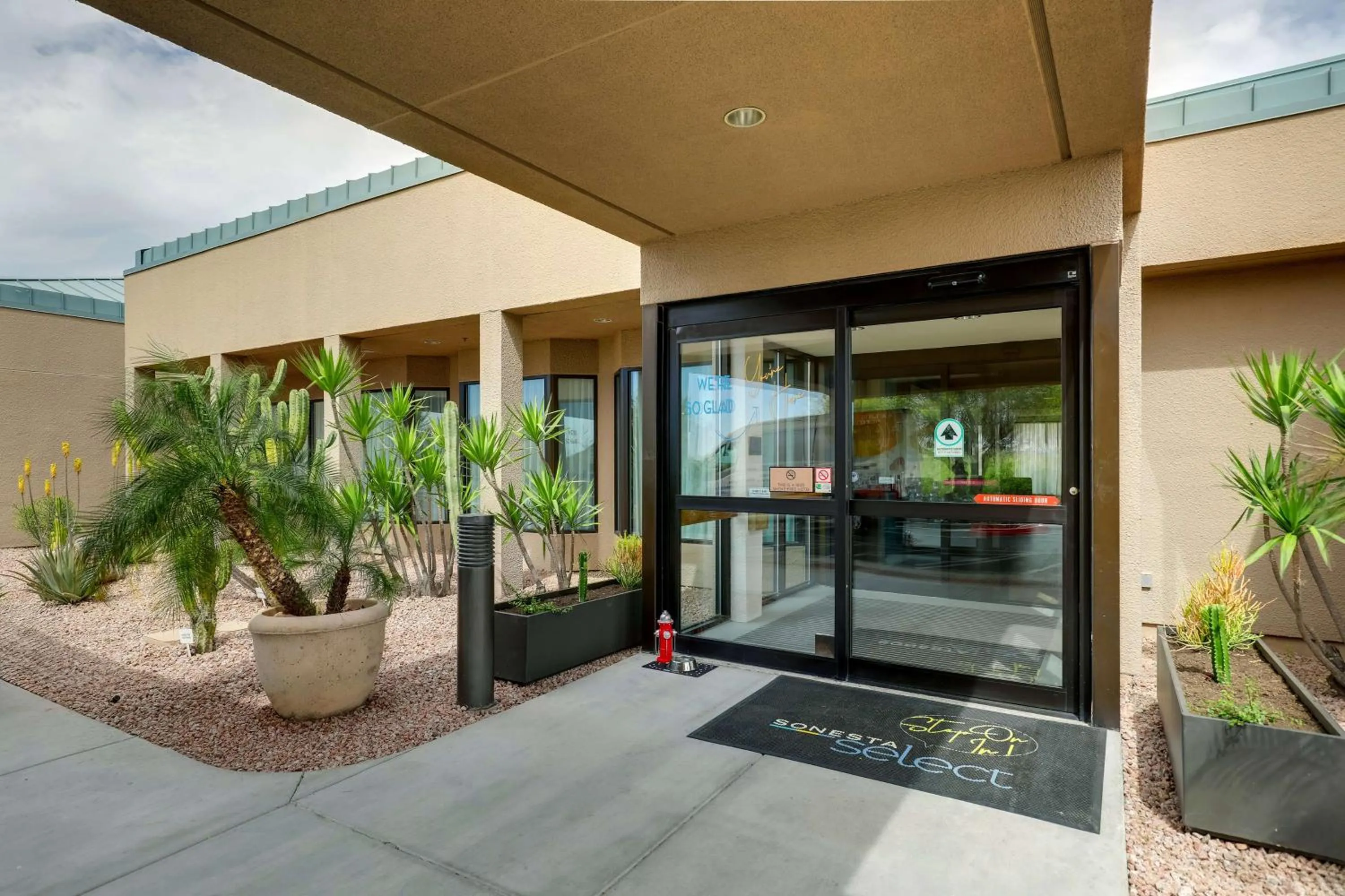 Property building in Sonesta Select Scottsdale at Mayo Clinic Campus
