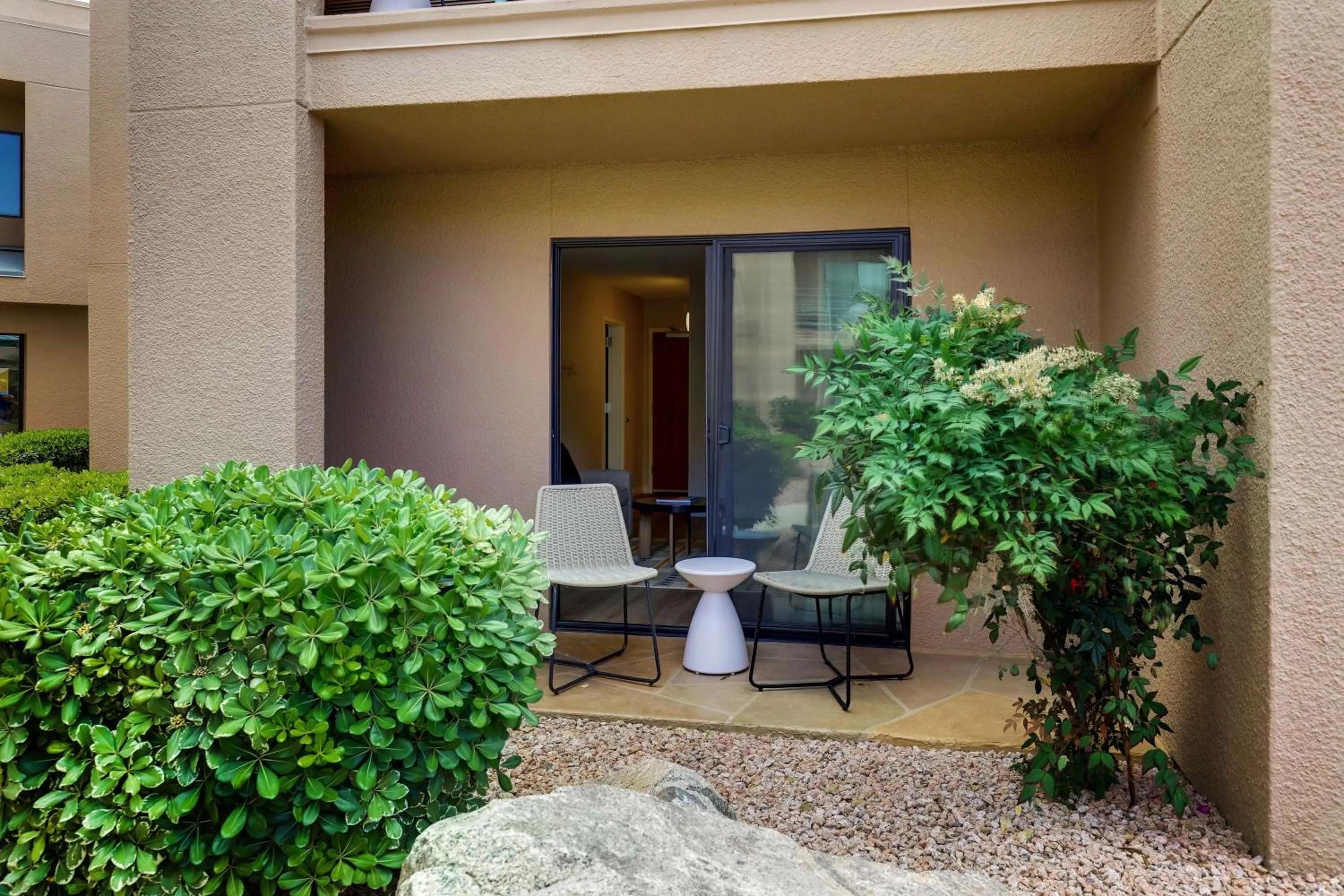 Photo of the whole room in Sonesta Select Scottsdale at Mayo Clinic Campus