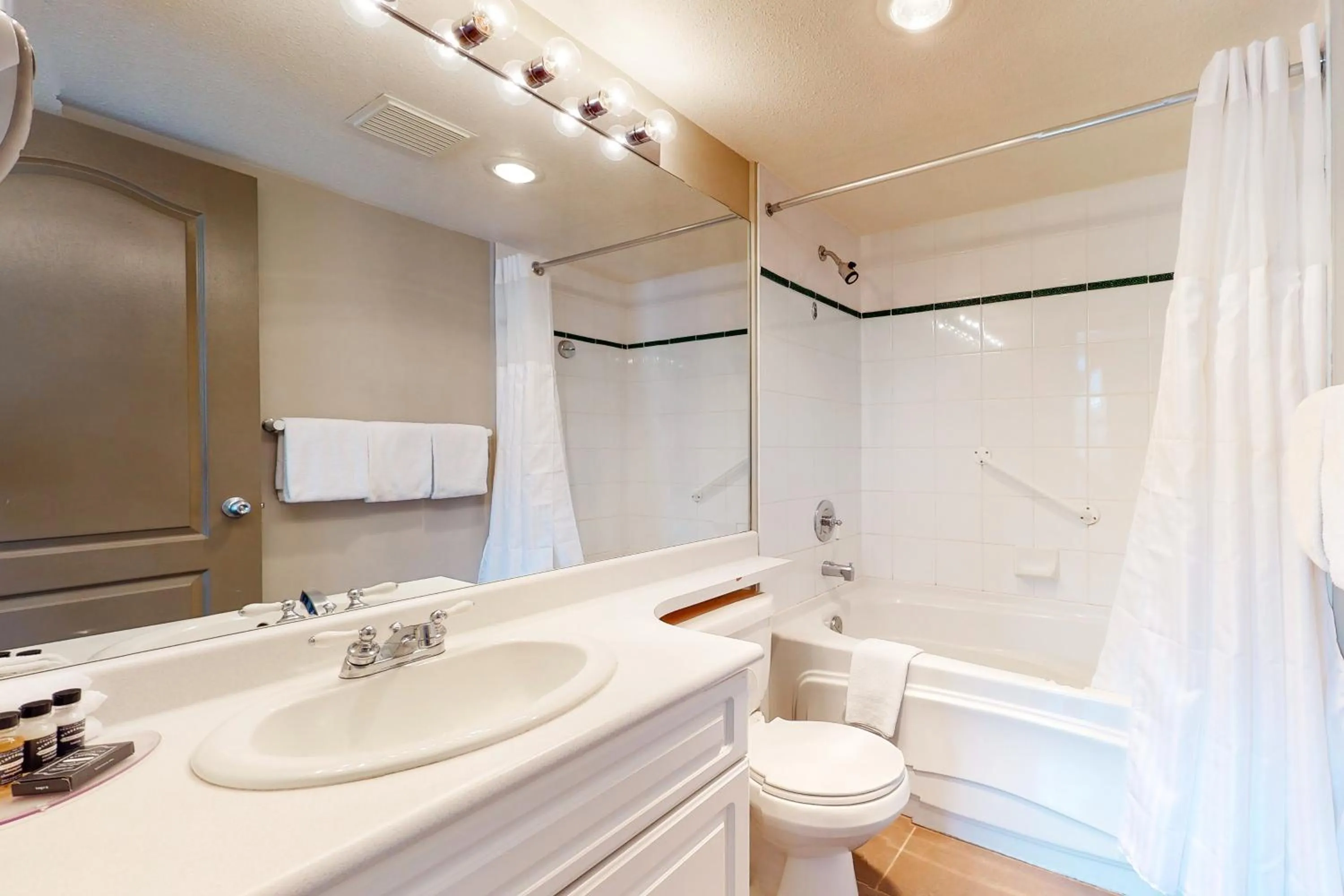 Town Plaza, Unit 256