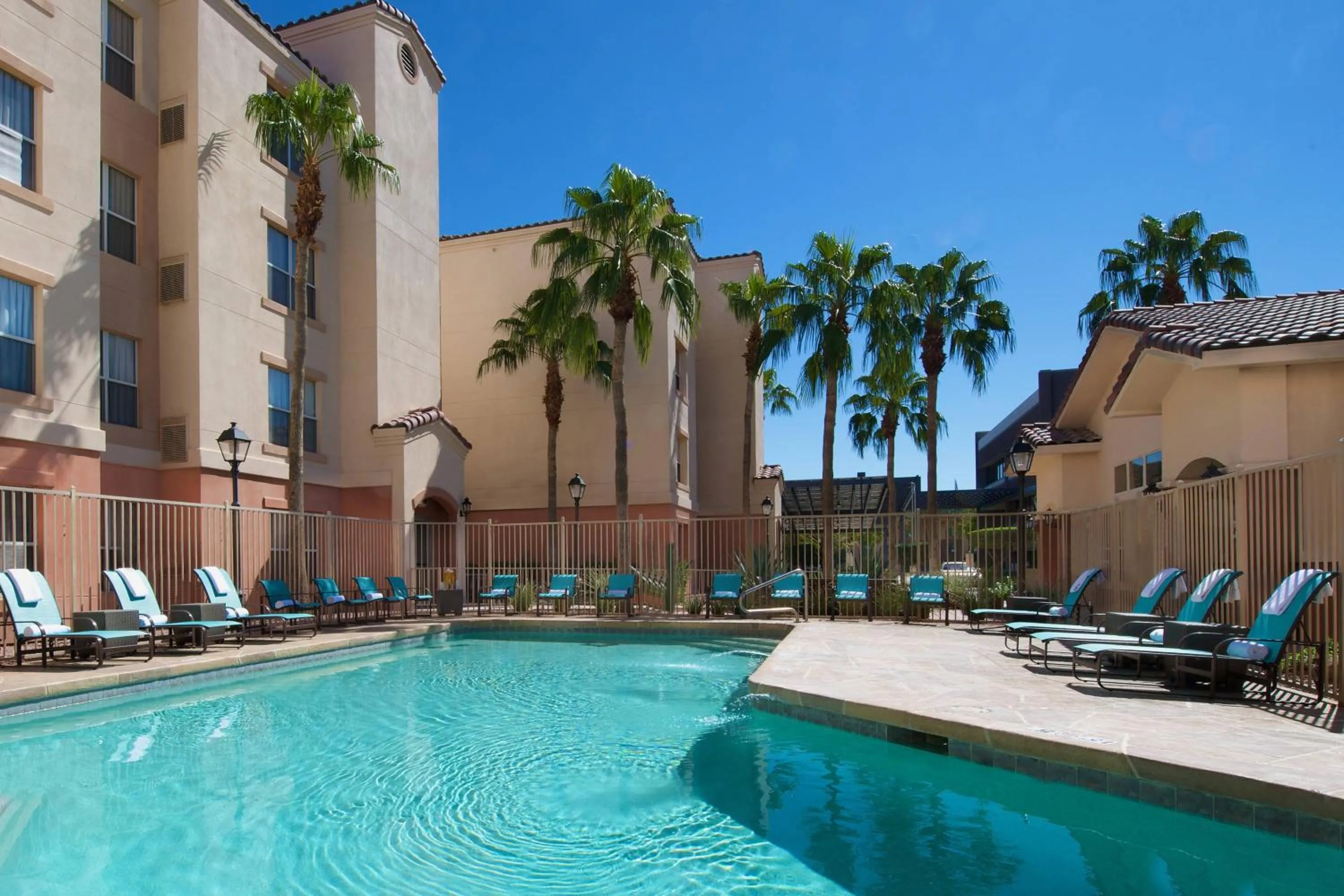 Swimming pool in Residence Inn by Marriott Phoenix Airport