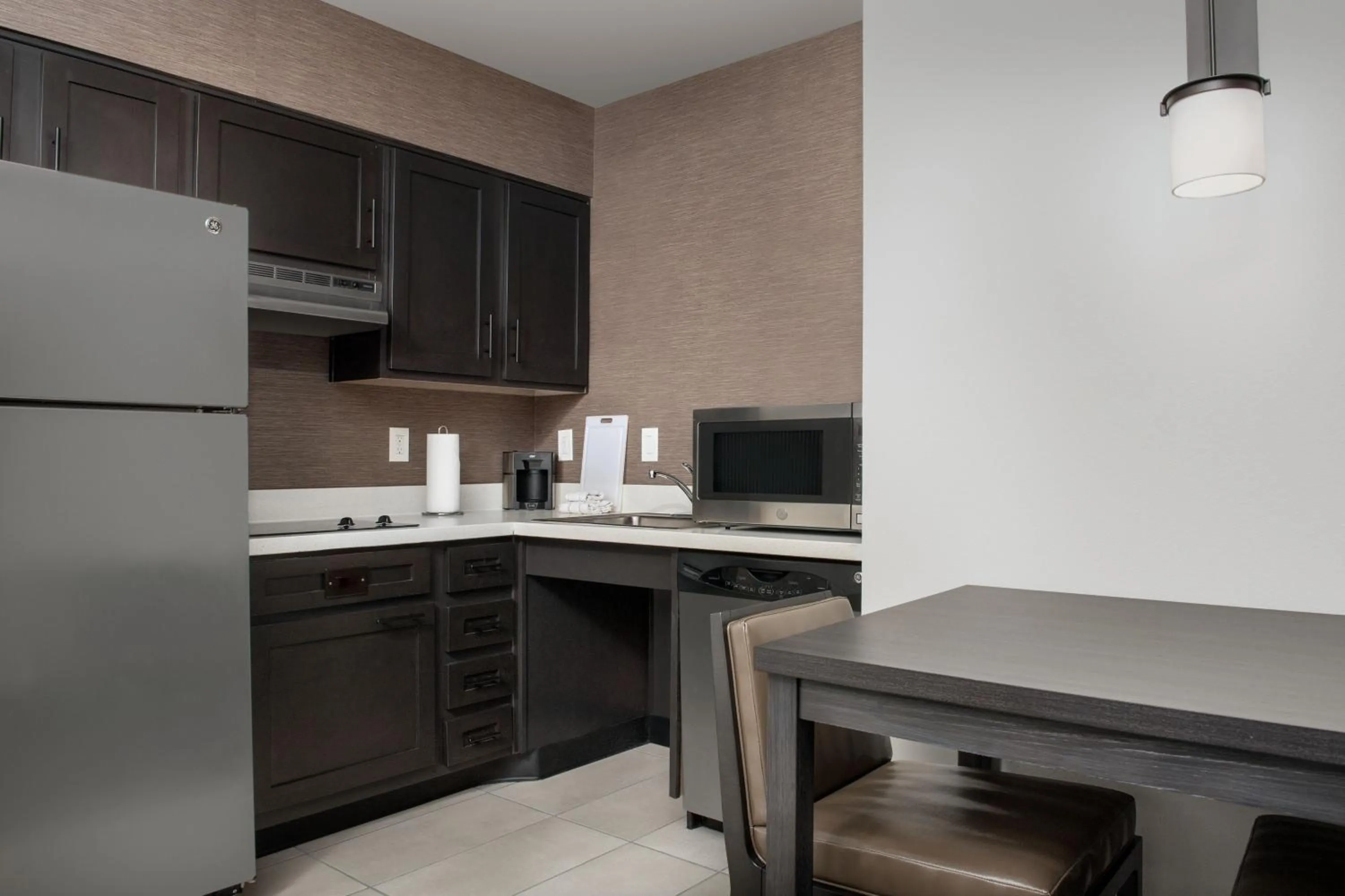 Kitchen or kitchenette in Residence Inn by Marriott Phoenix Airport