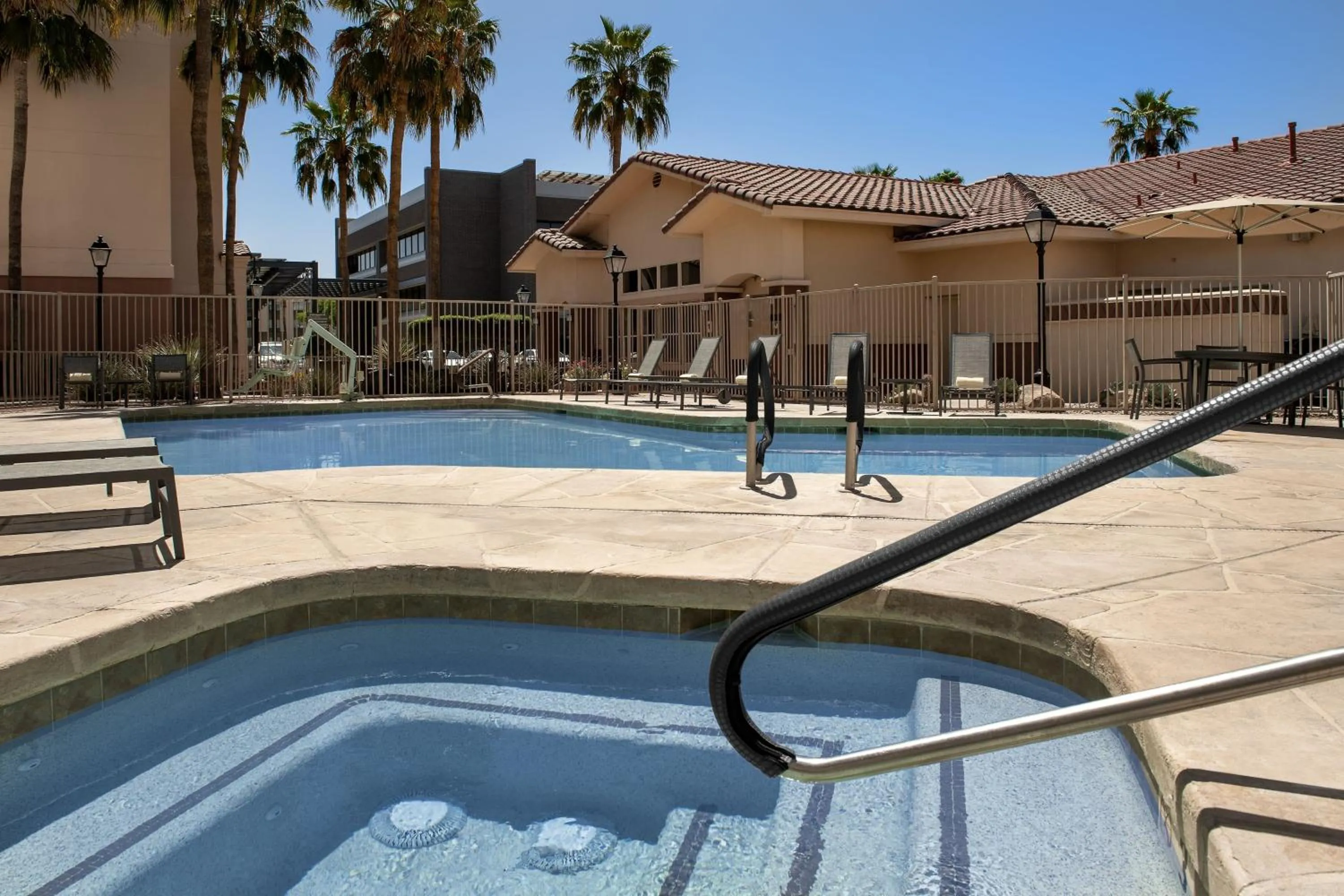 Swimming pool in Residence Inn by Marriott Phoenix Airport