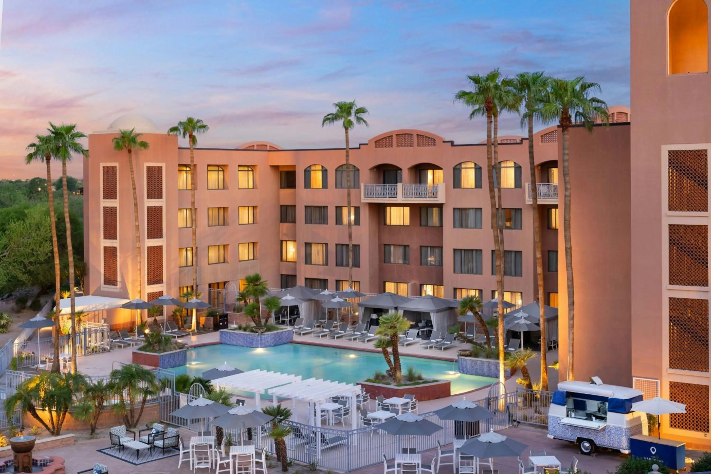 Swimming pool in Scottsdale Marriott at McDowell Mountains