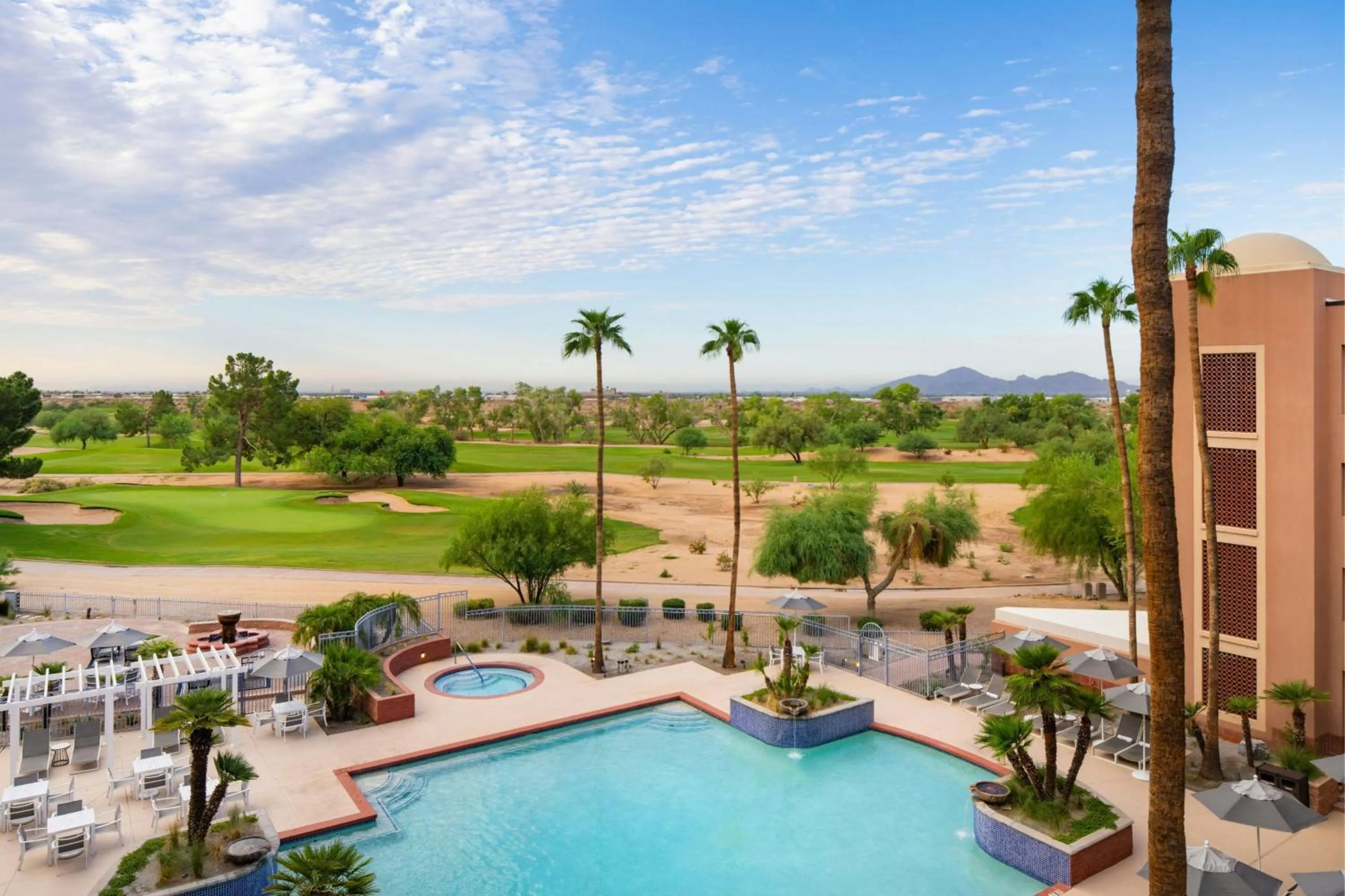 Swimming pool in Scottsdale Marriott at McDowell Mountains