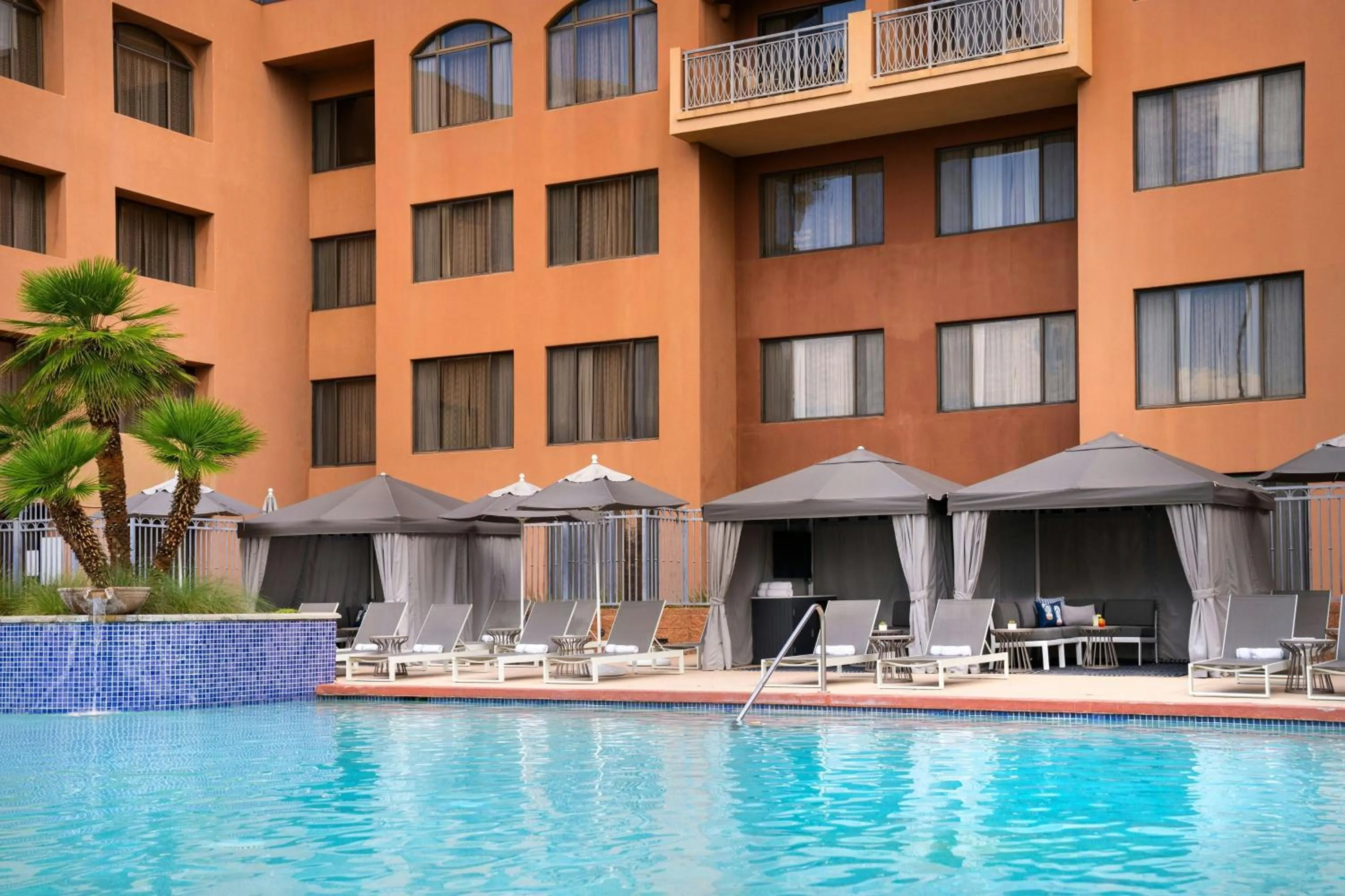 Swimming pool in Scottsdale Marriott at McDowell Mountains