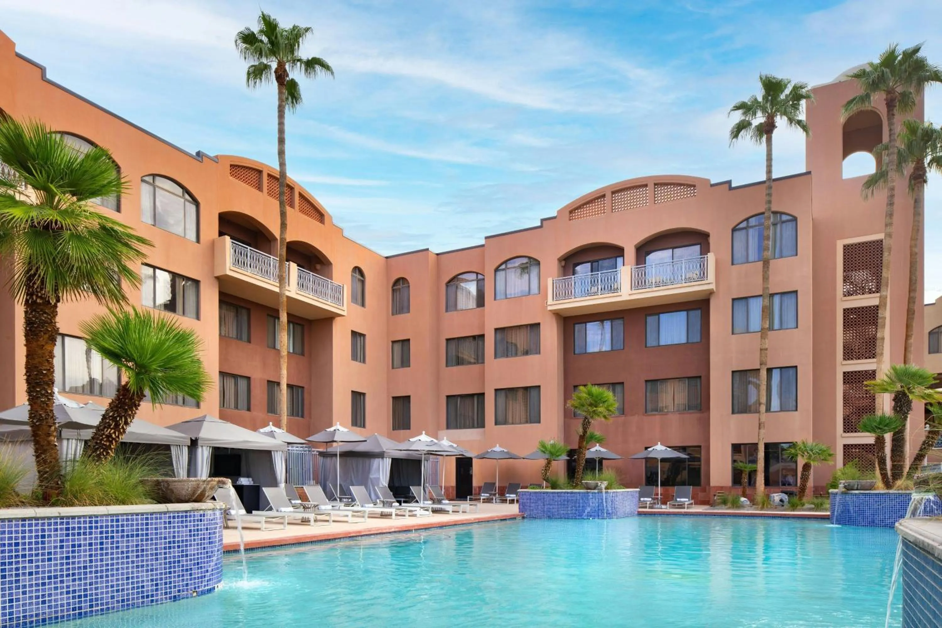 Swimming pool in Scottsdale Marriott at McDowell Mountains