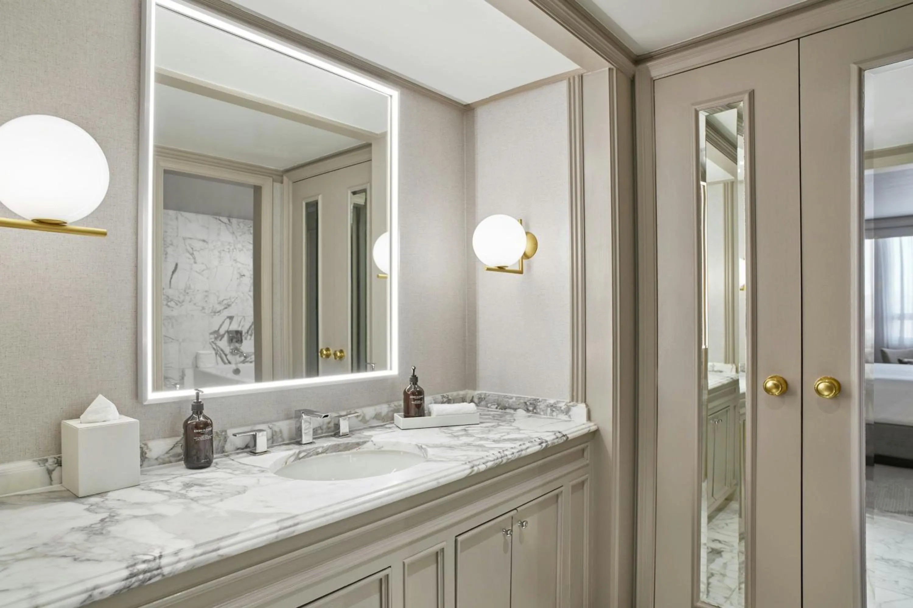 Bathroom in The Camby, Autograph Collection