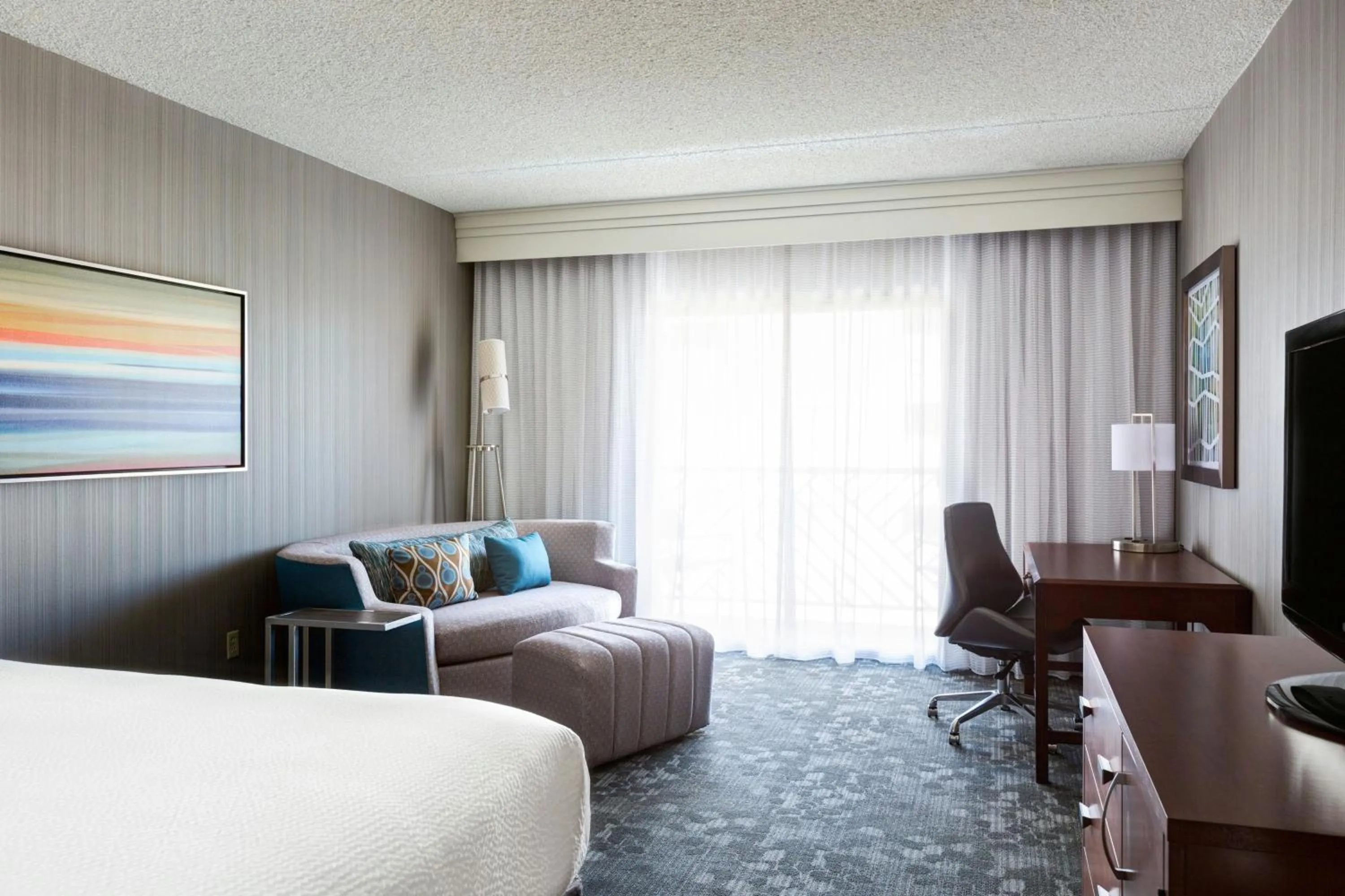 Photo of the whole room, Bed in Courtyard by Marriott Scottsdale Old Town