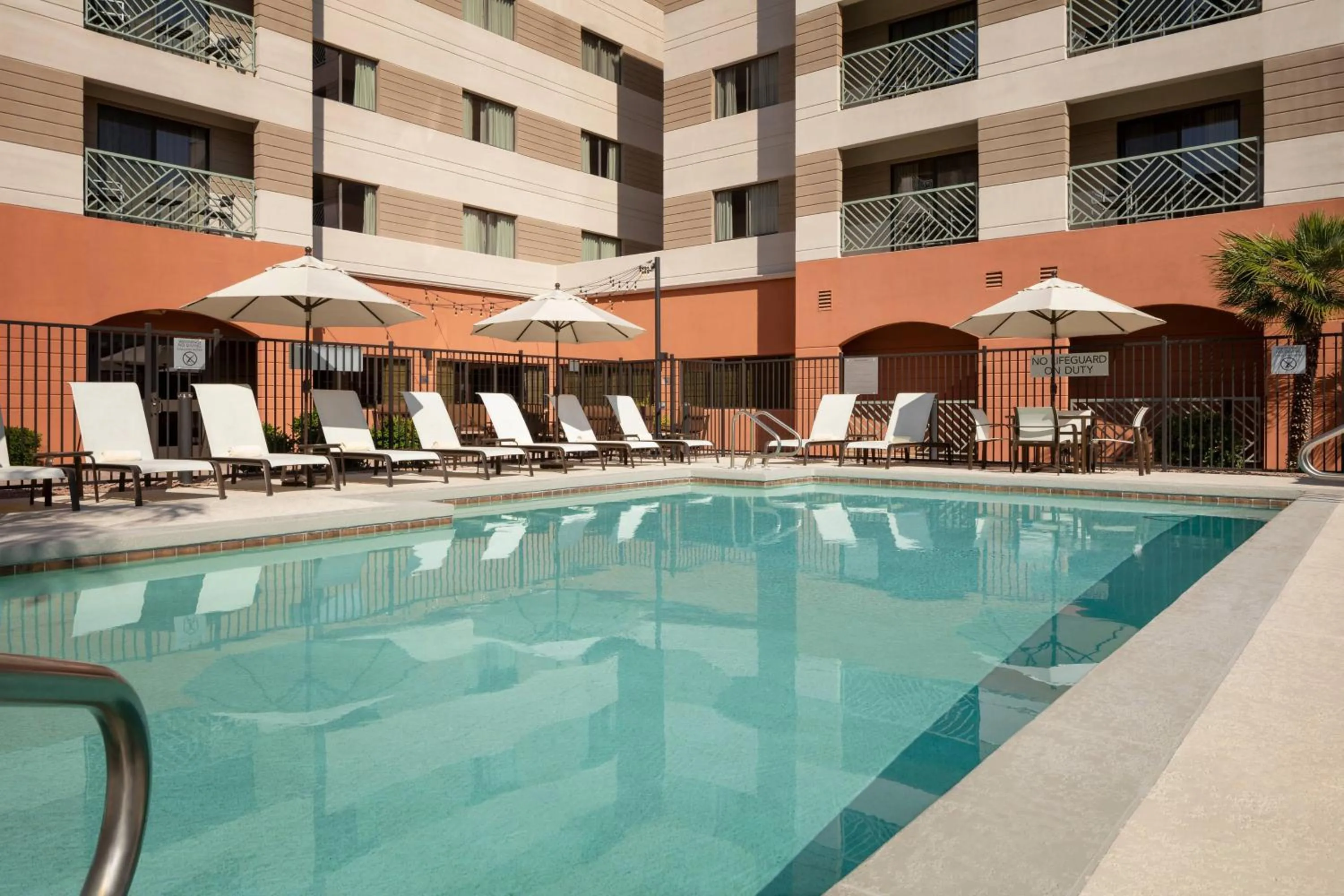 Swimming pool in Courtyard by Marriott Scottsdale Old Town