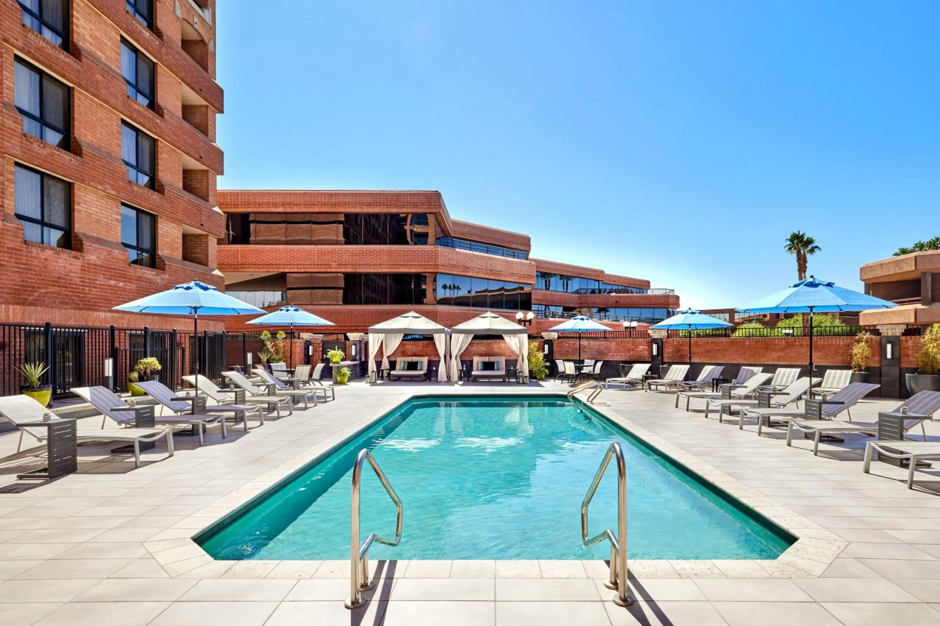 Swimming pool in Scottsdale Marriott Old Town
