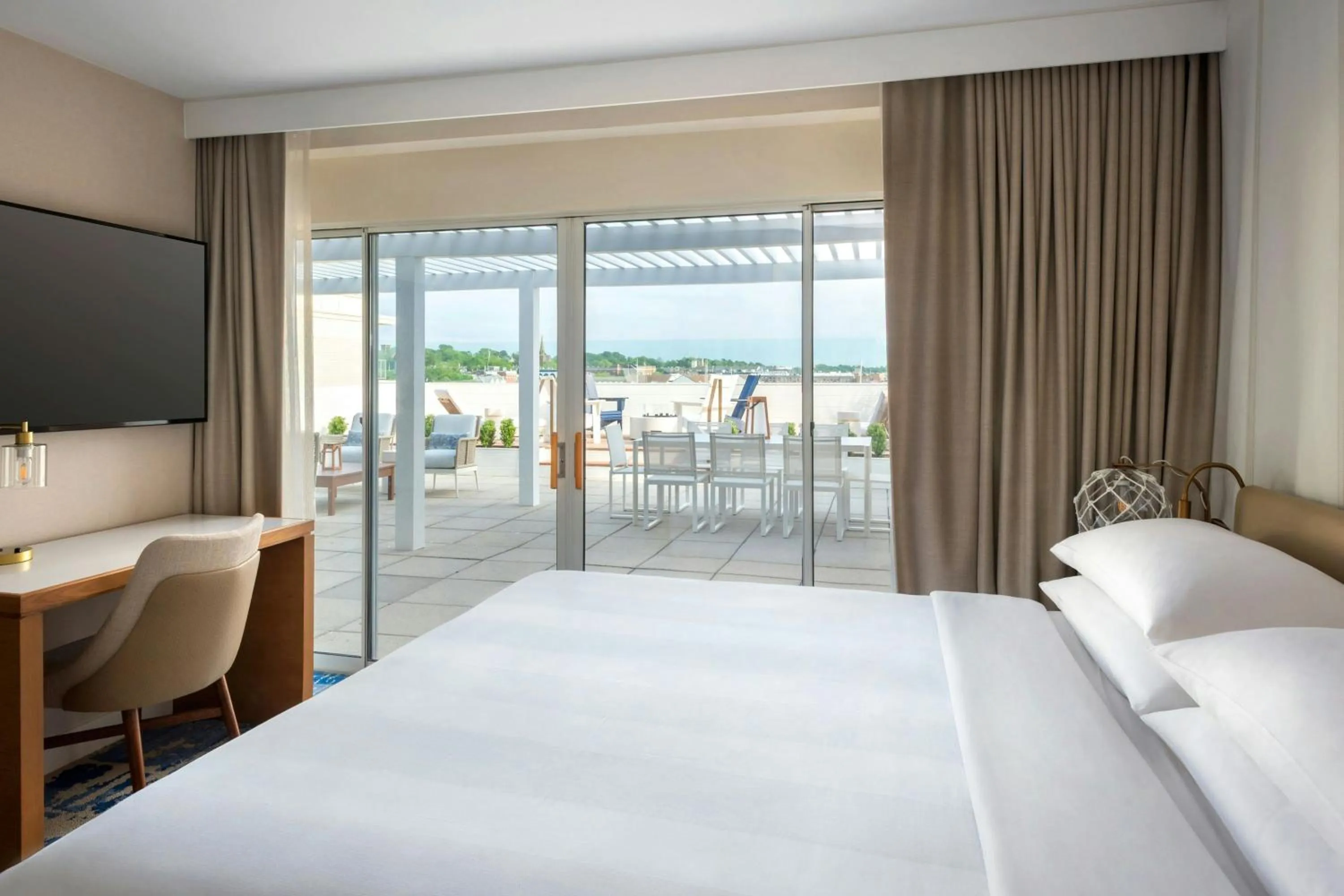 Bedroom, Bed in Newport Marriott Hotel & Spa