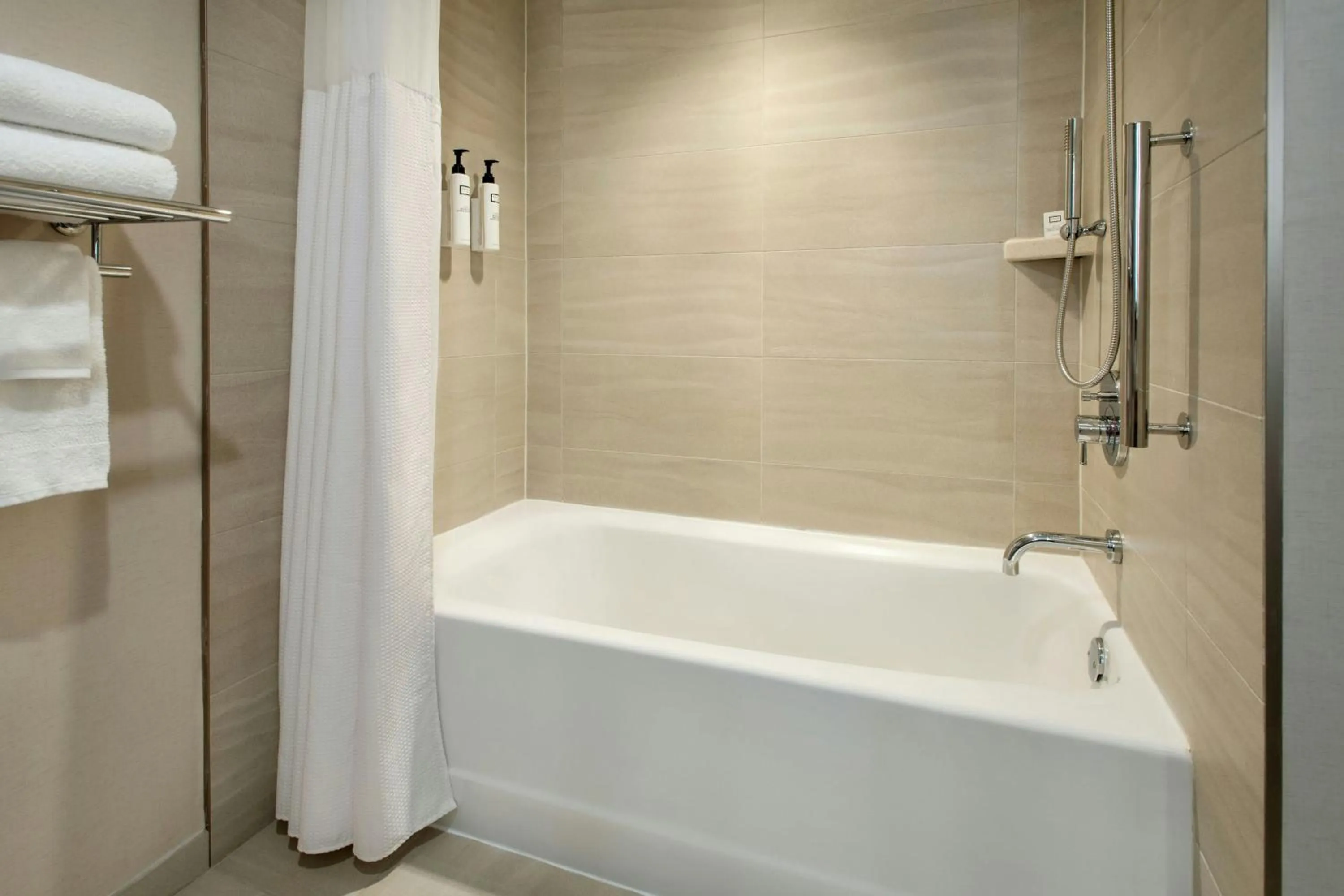 Bathroom in Newport Marriott Hotel & Spa