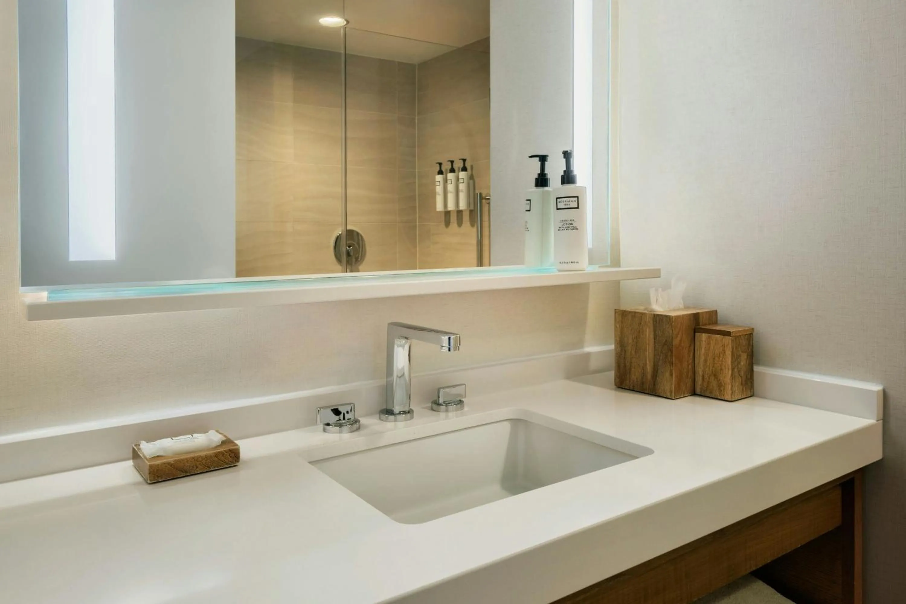 Bathroom in Newport Marriott Hotel & Spa