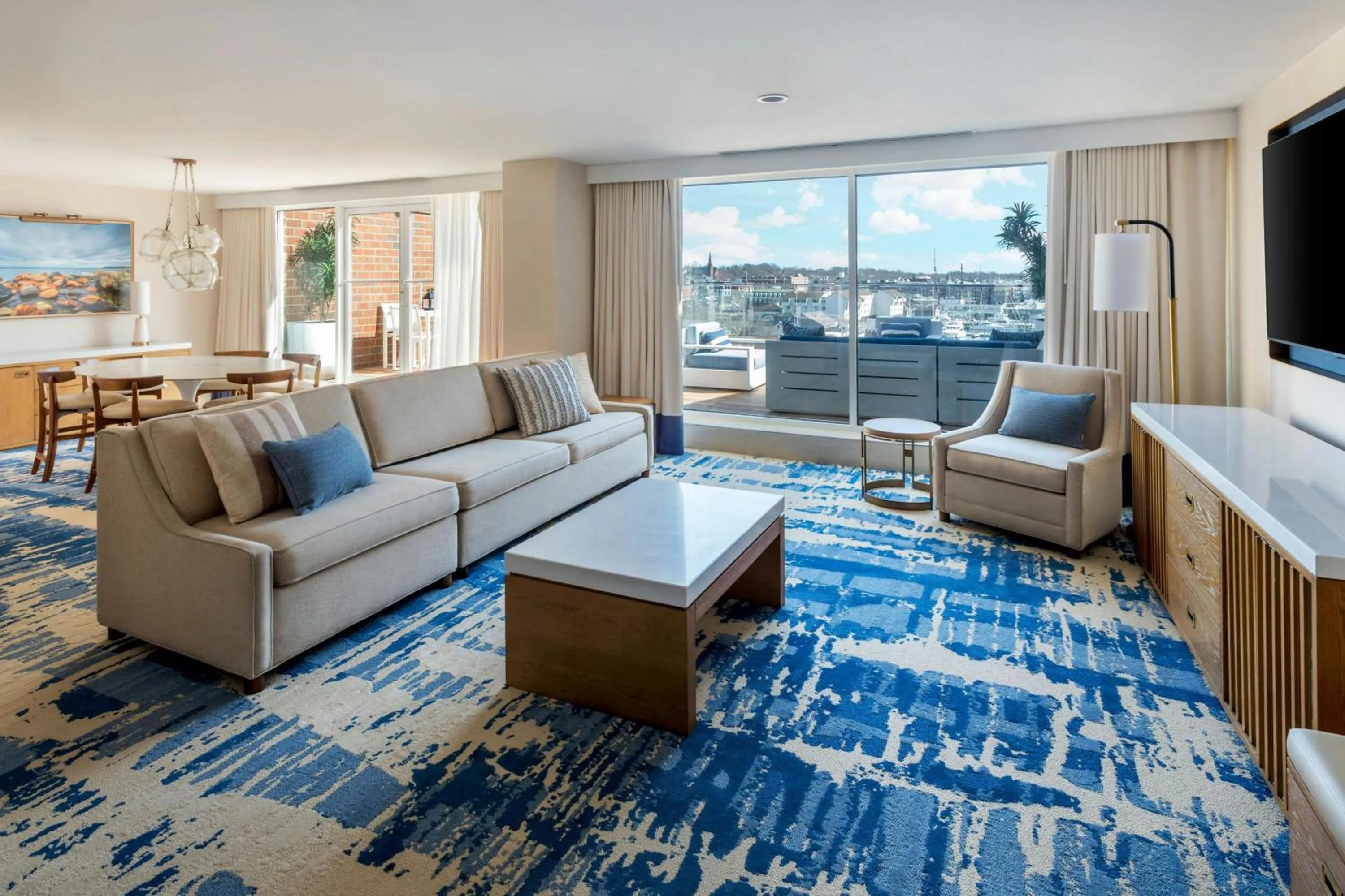 Living room in Newport Marriott Hotel & Spa