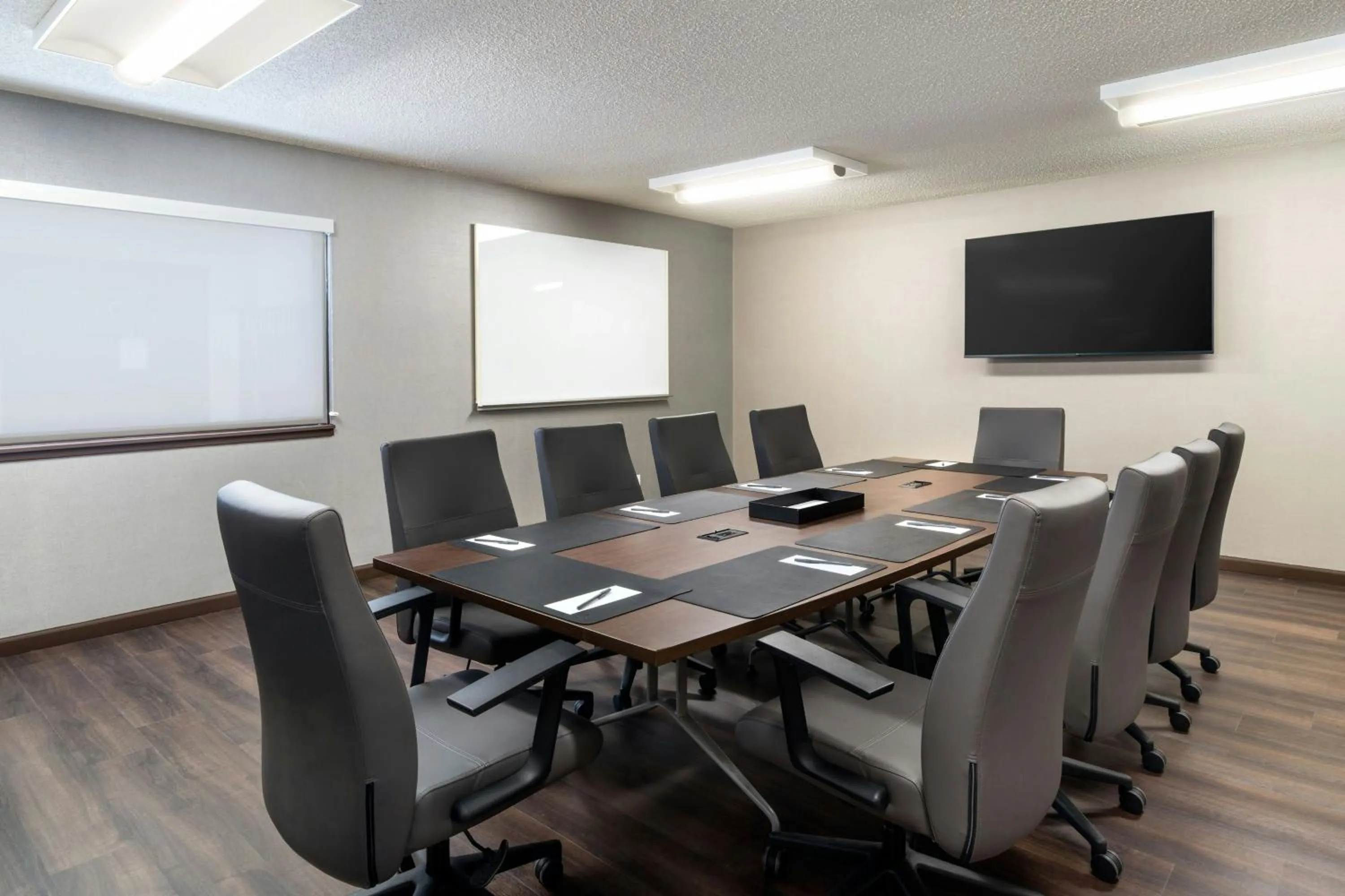 Meeting/conference room in Courtyard by Marriott Palm Springs