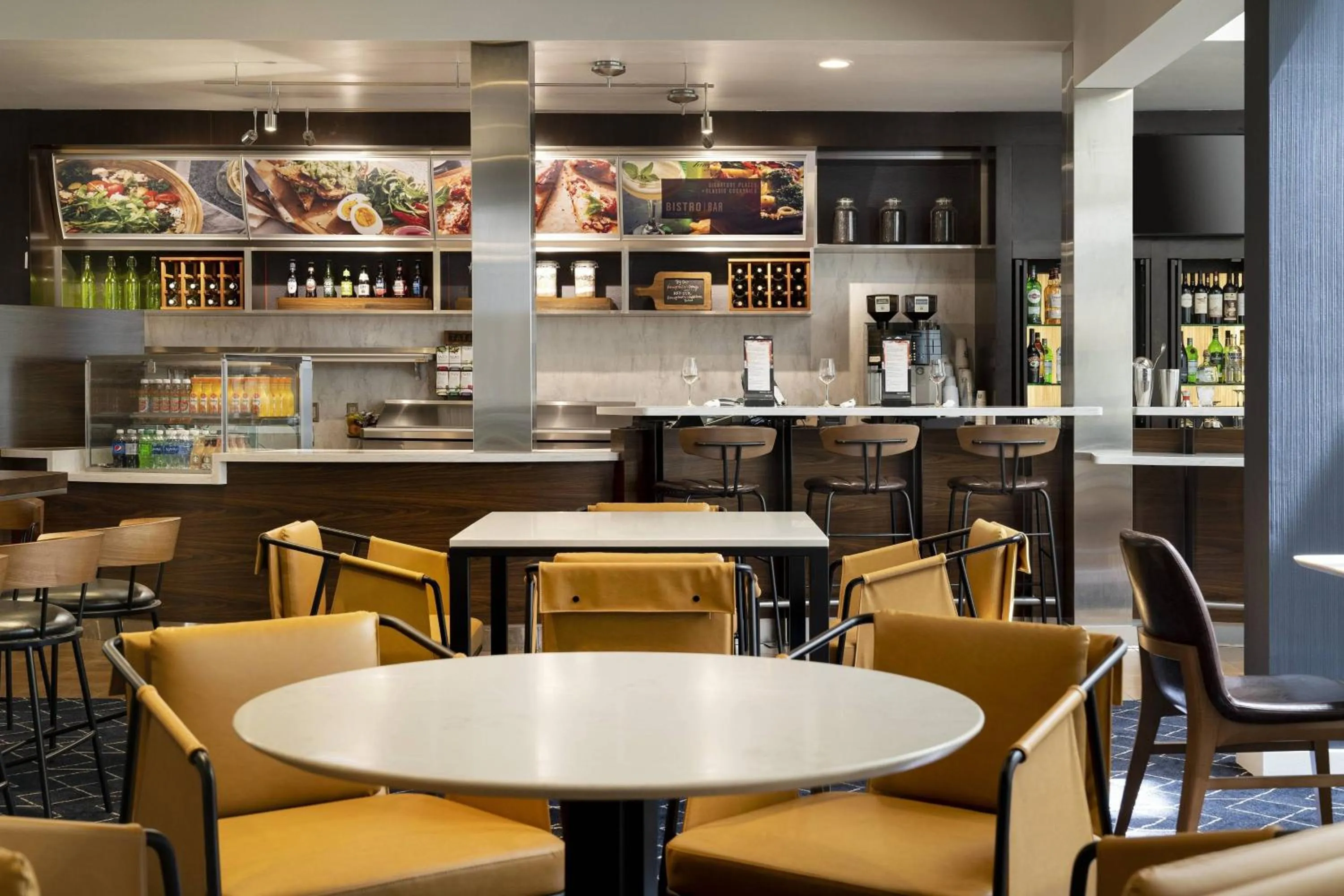 Restaurant/places to eat in Courtyard by Marriott Palm Springs