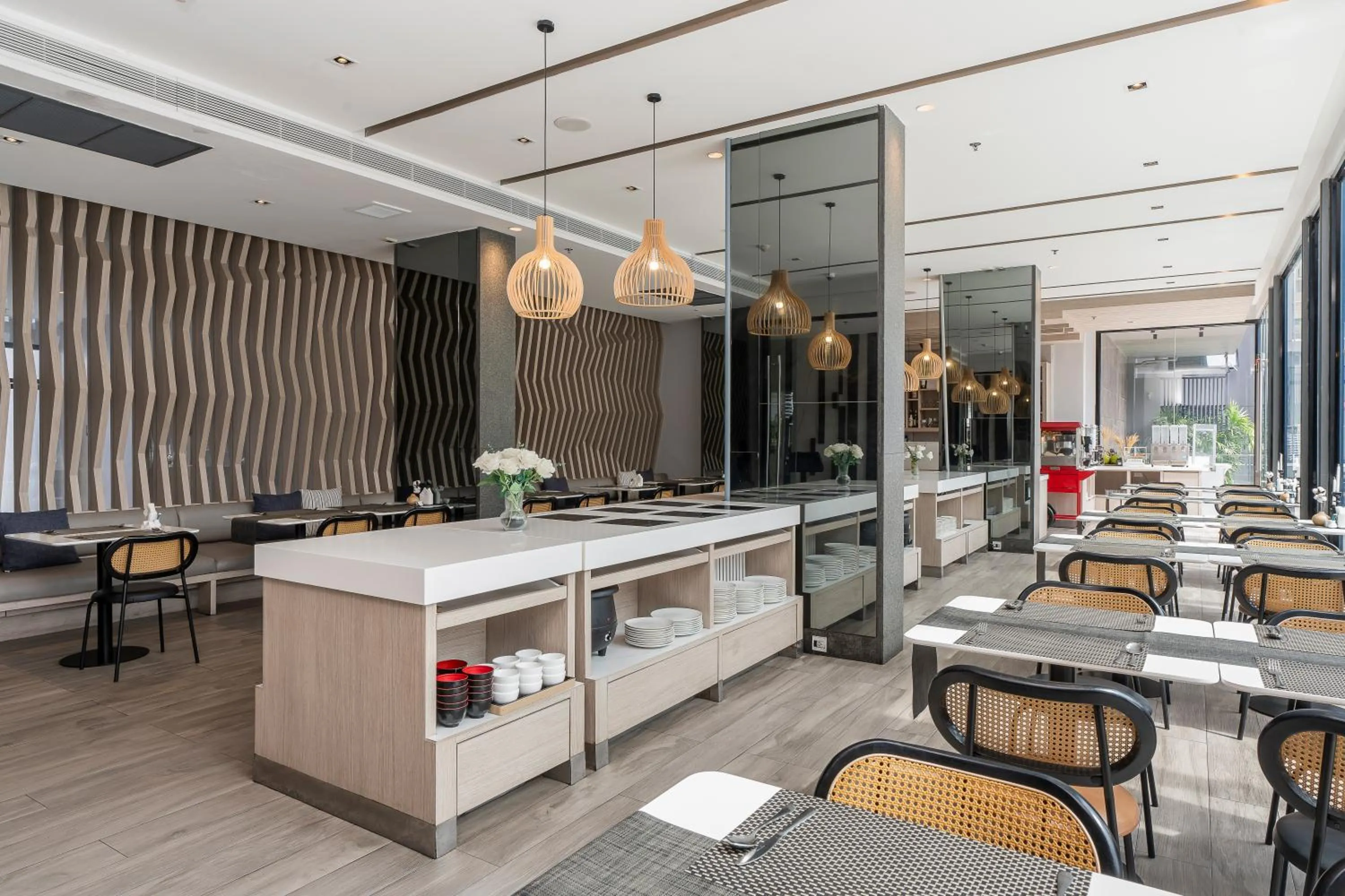 Restaurant/places to eat in Arden Hotel and Residence by At Mind