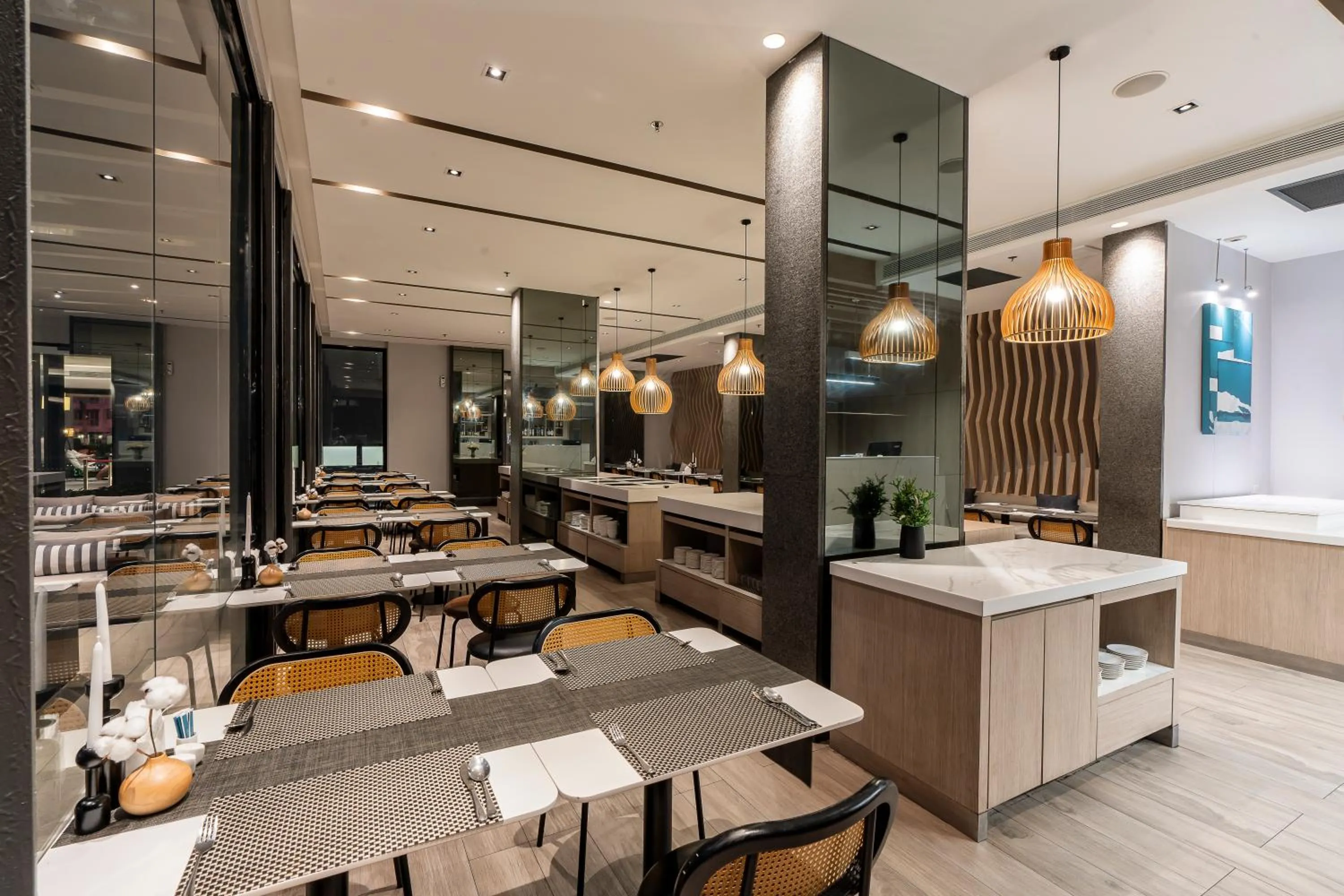 Restaurant/places to eat in Arden Hotel and Residence by At Mind