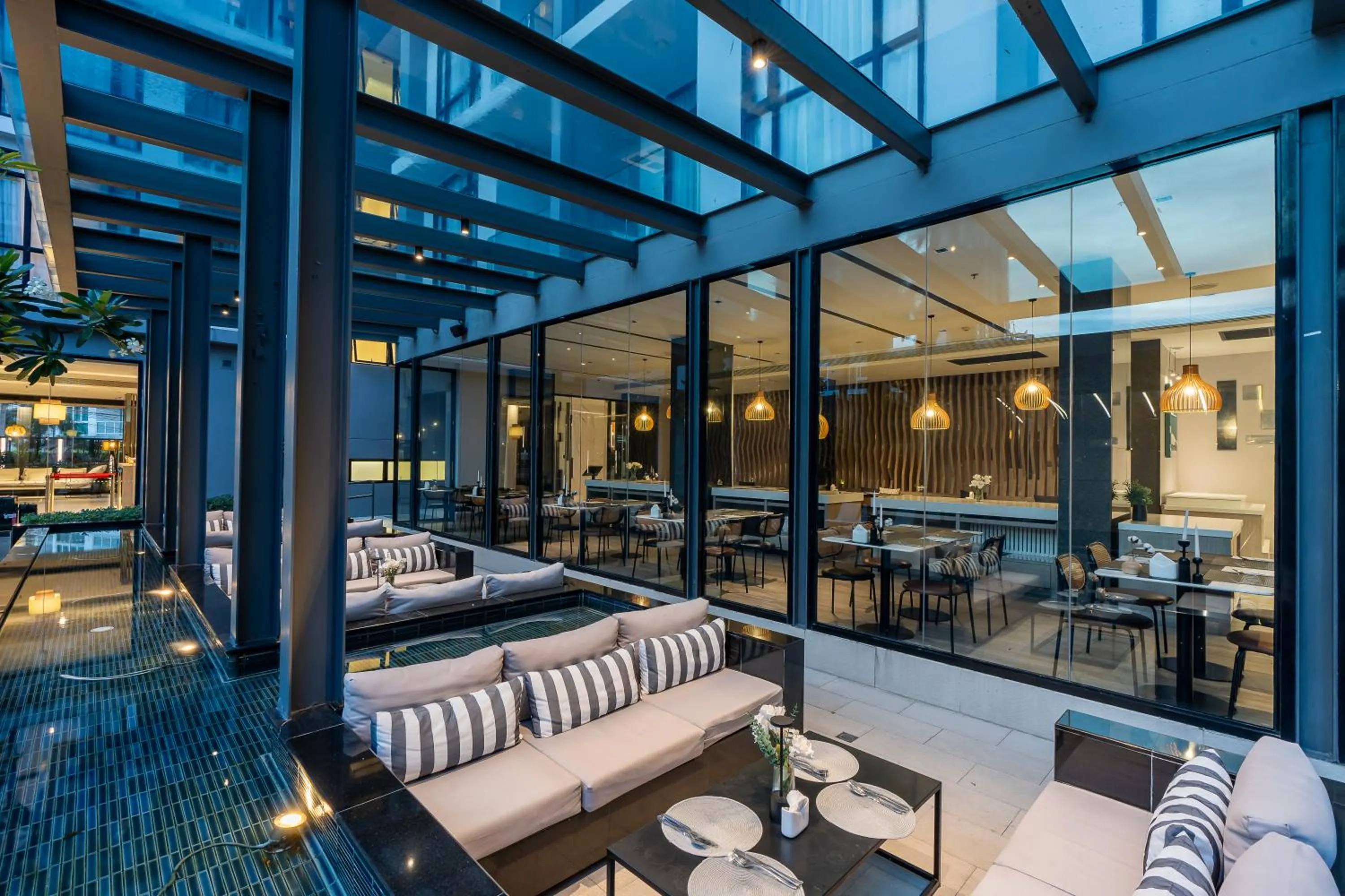 Restaurant/places to eat in Arden Hotel and Residence by At Mind