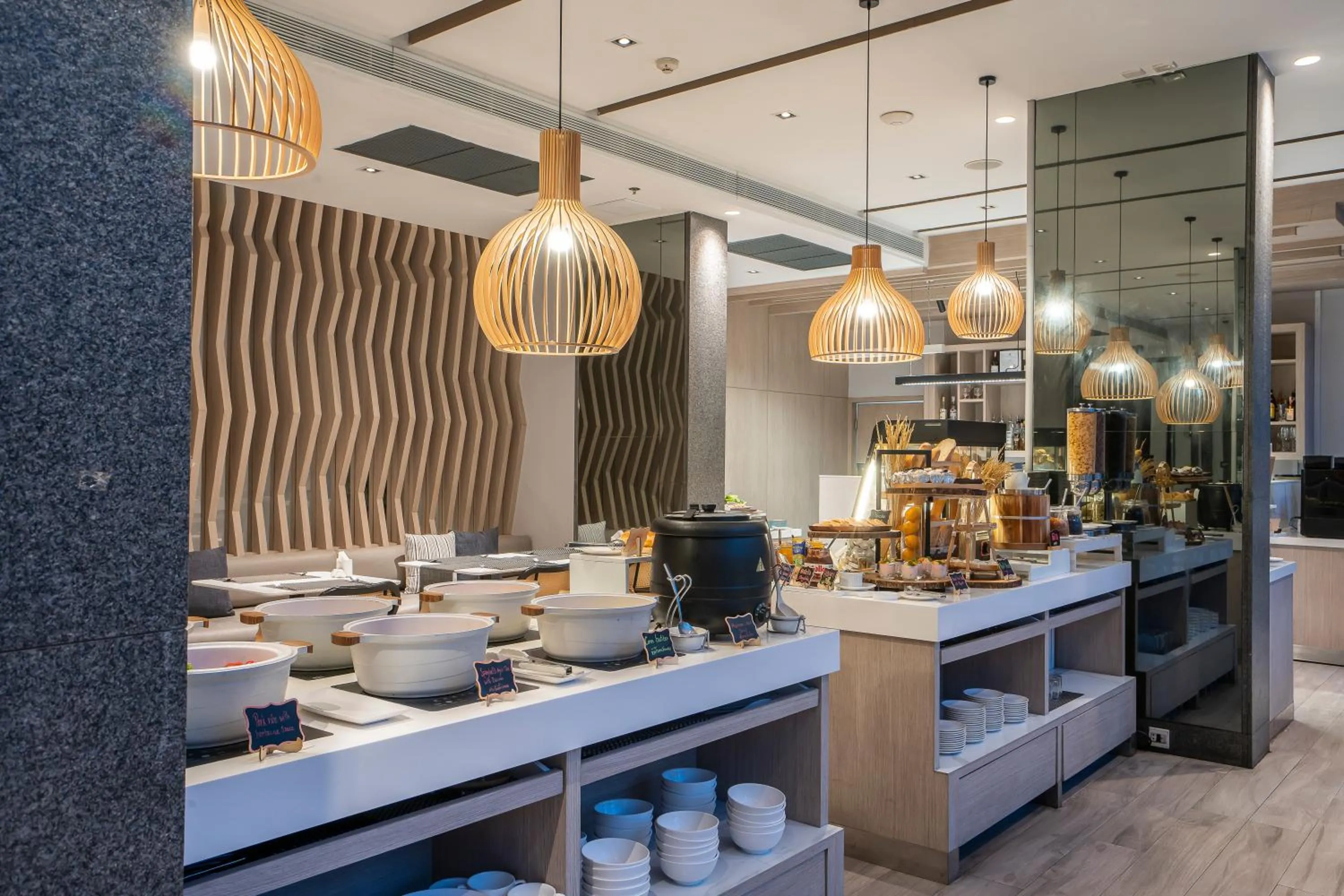 Restaurant/places to eat in Arden Hotel and Residence by At Mind