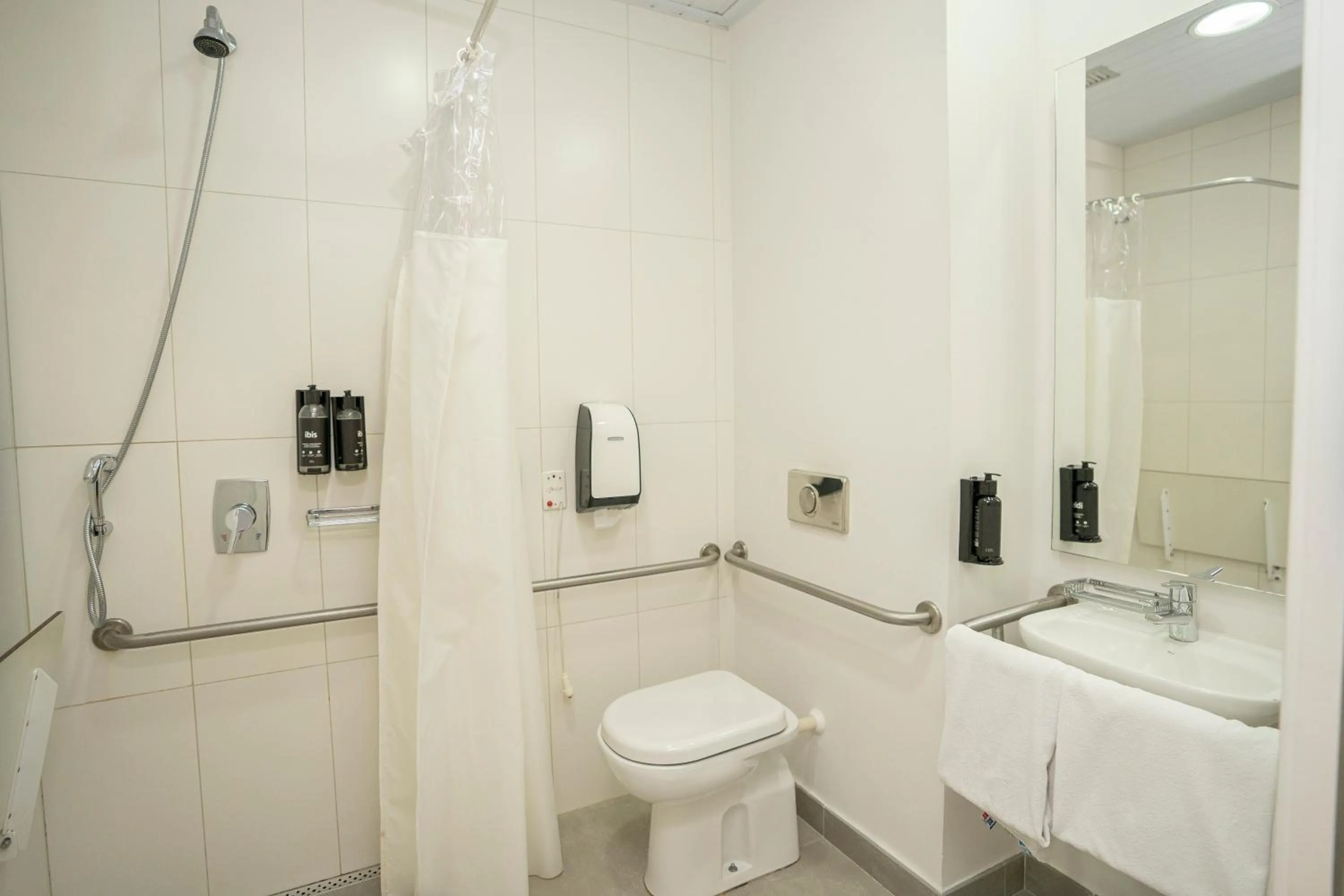 Bathroom in Ibis Budget São Bernardo do Campo