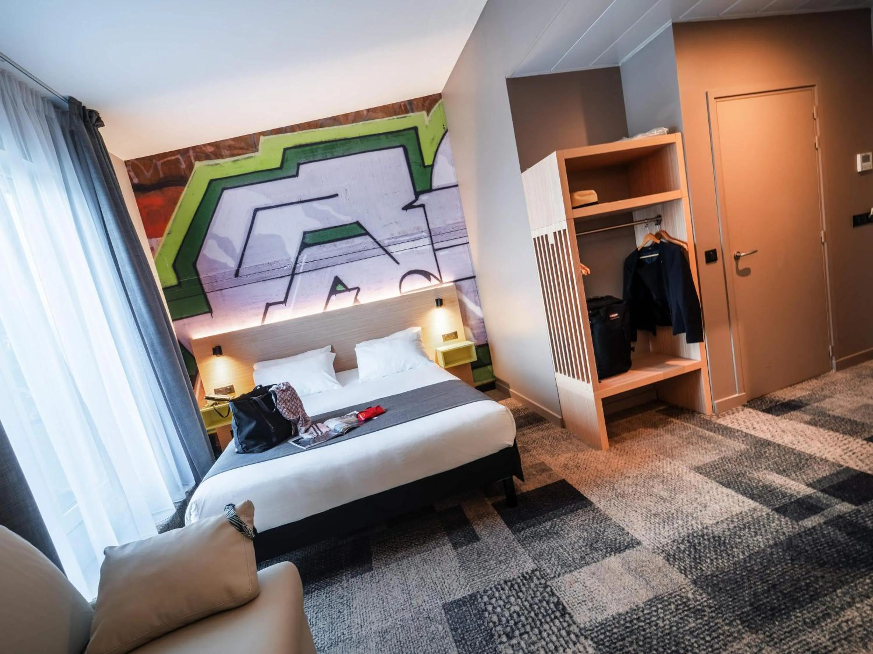Bedroom, Bed in ibis Styles Clamart Gare Grand Paris