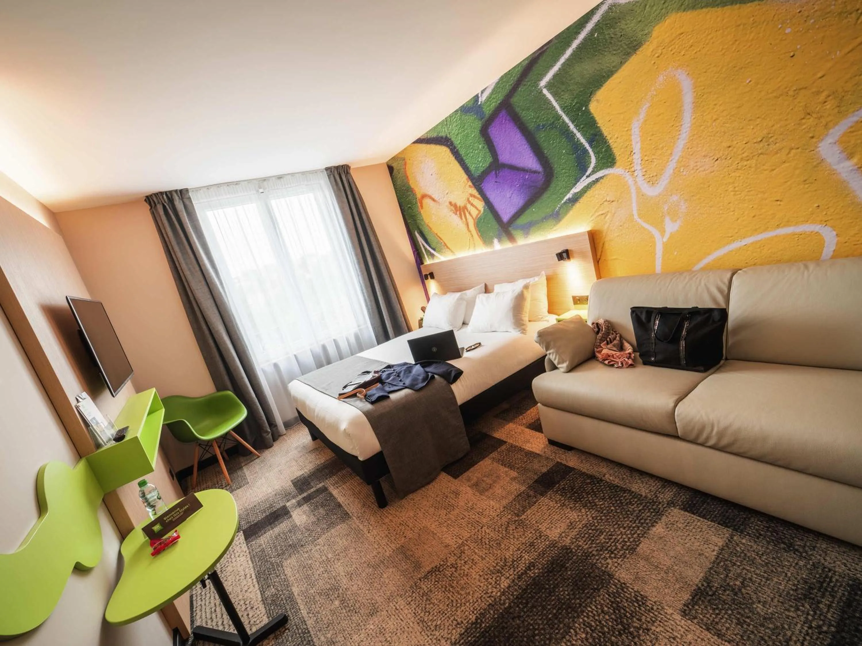 Bedroom in ibis Styles Clamart Gare Grand Paris