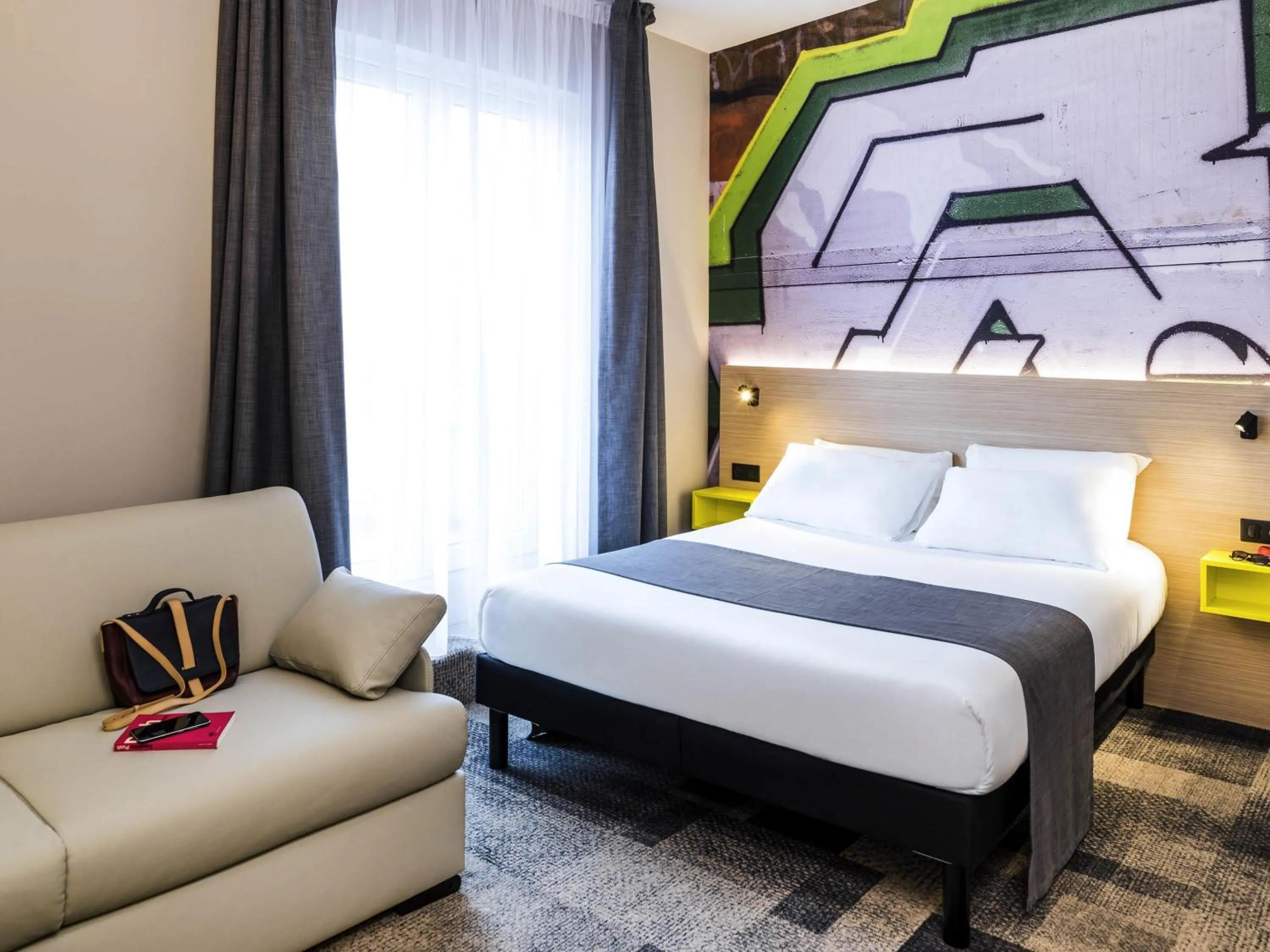 Bedroom, Bed in ibis Styles Clamart Gare Grand Paris