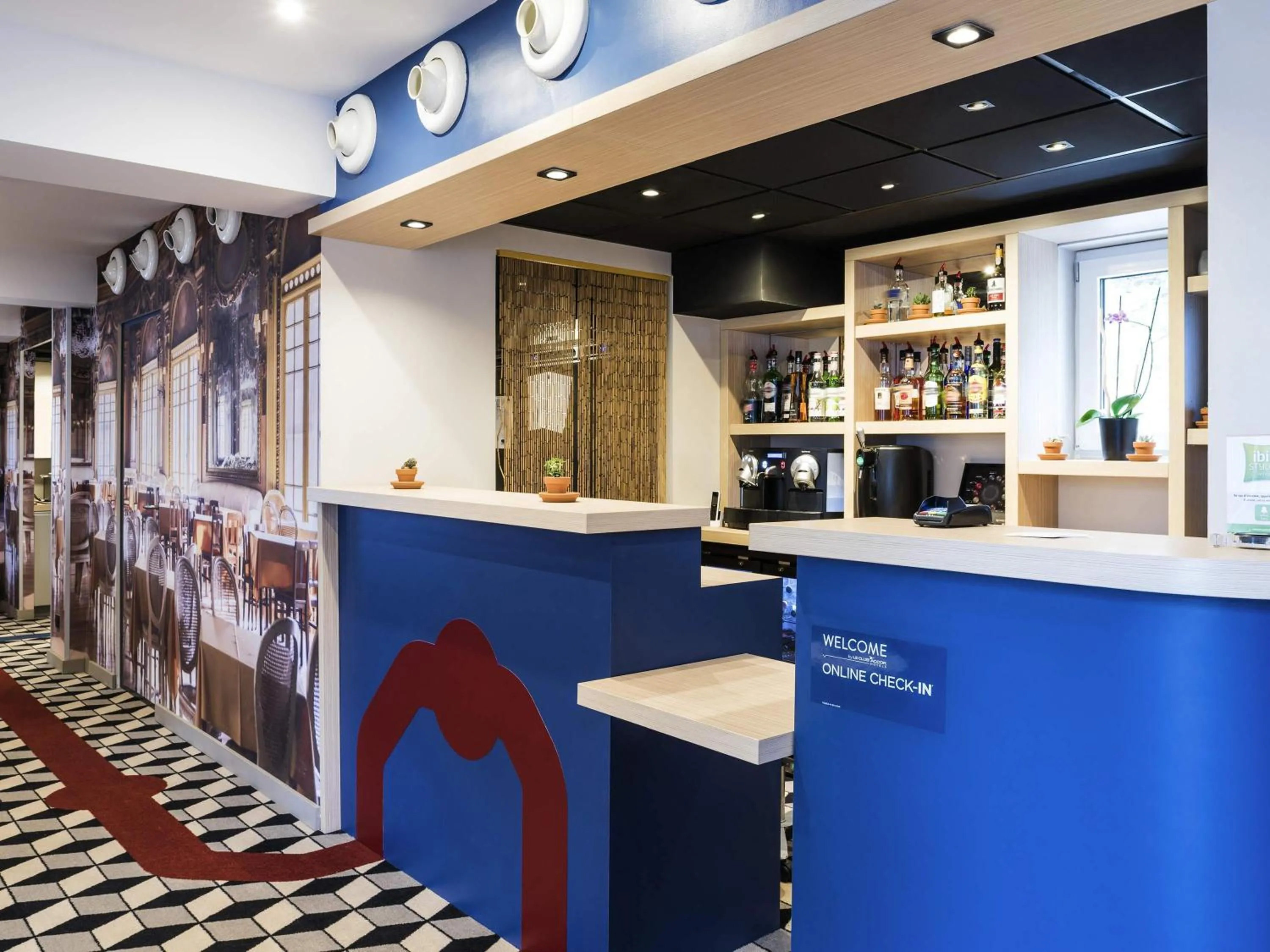 Lounge or bar in ibis Styles Clamart Gare Grand Paris