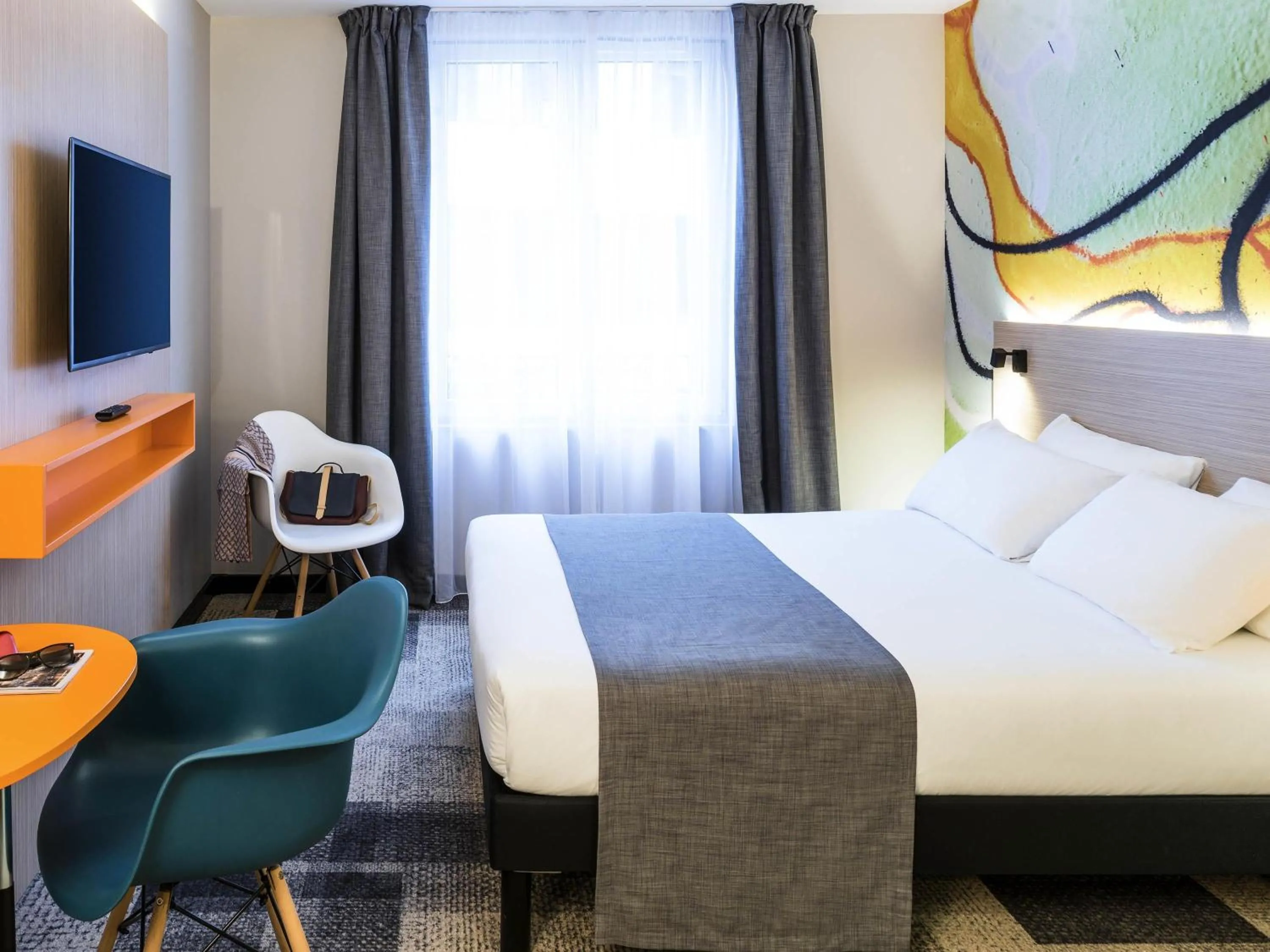 Bedroom, Bed in ibis Styles Clamart Gare Grand Paris