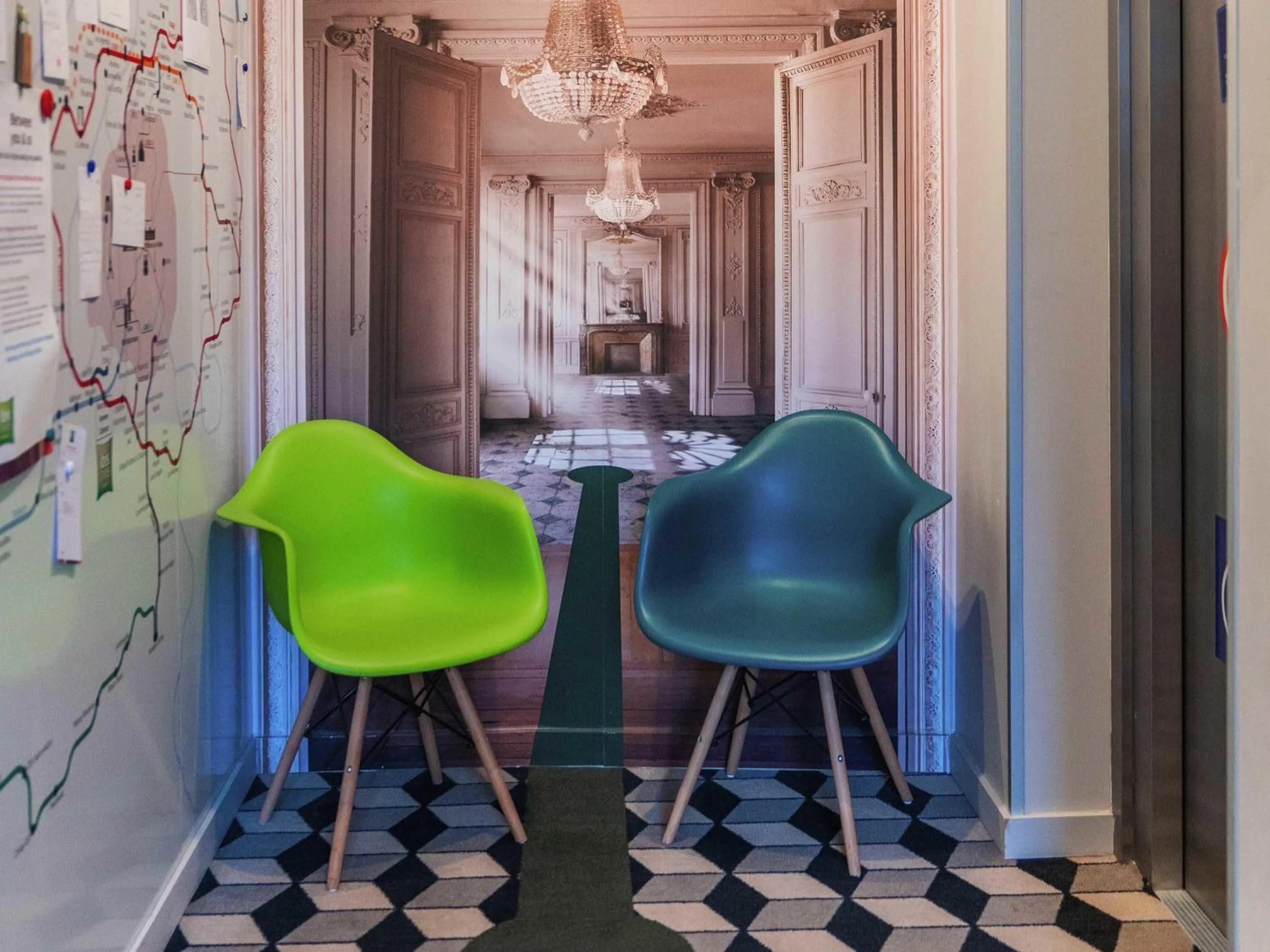 Lounge or bar in ibis Styles Clamart Gare Grand Paris