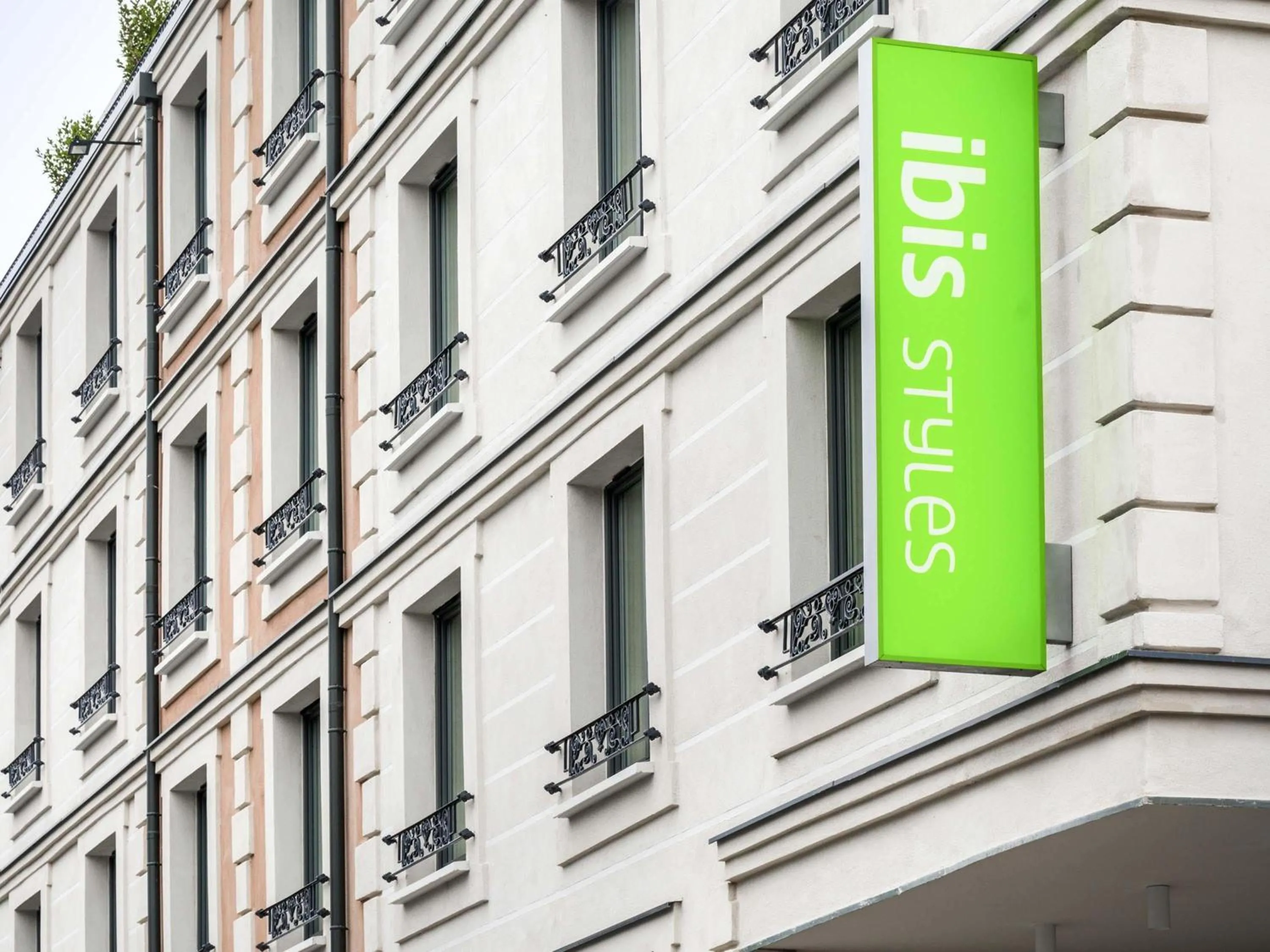 Property building in ibis Styles Clamart Gare Grand Paris
