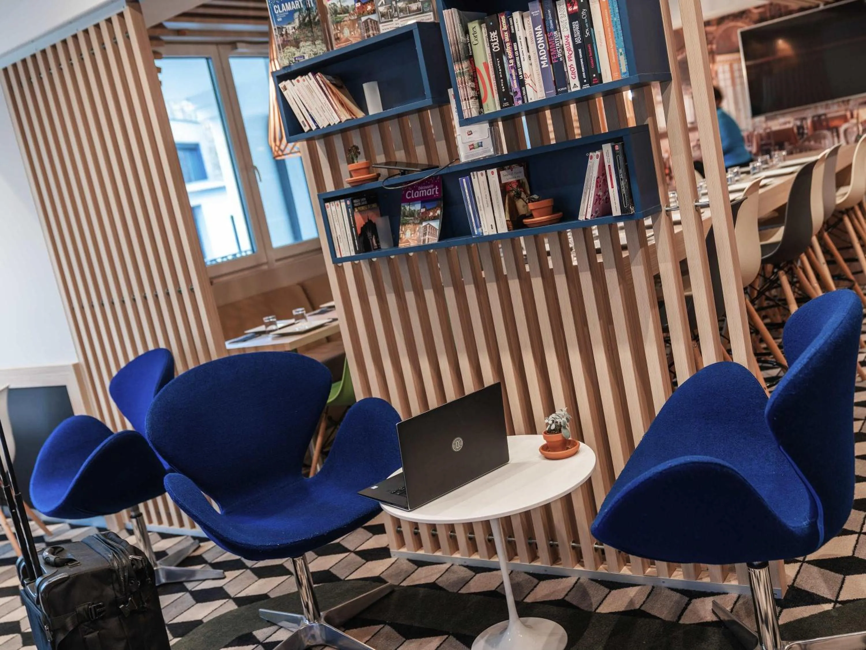 Lounge or bar in ibis Styles Clamart Gare Grand Paris