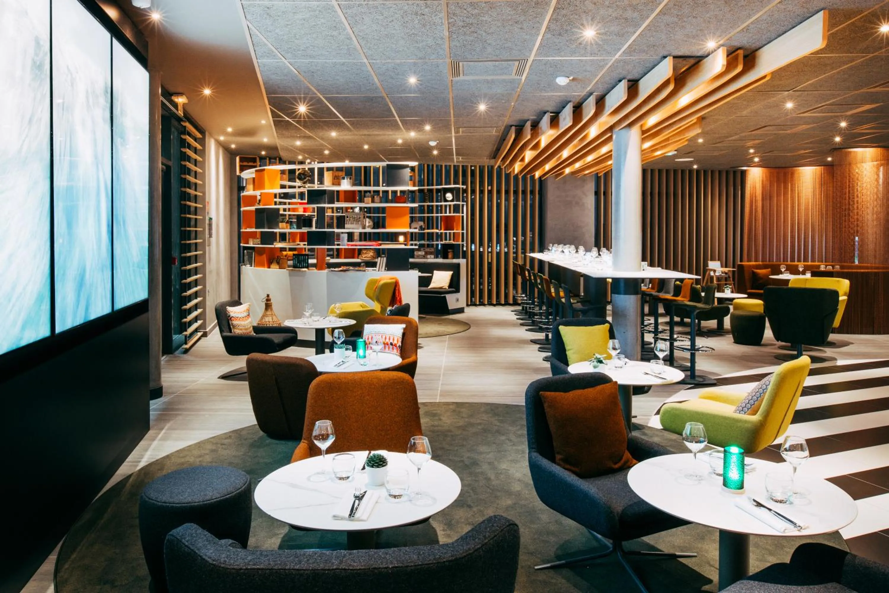 Restaurant/places to eat in Novotel Paris Coeur d'Orly Airport
