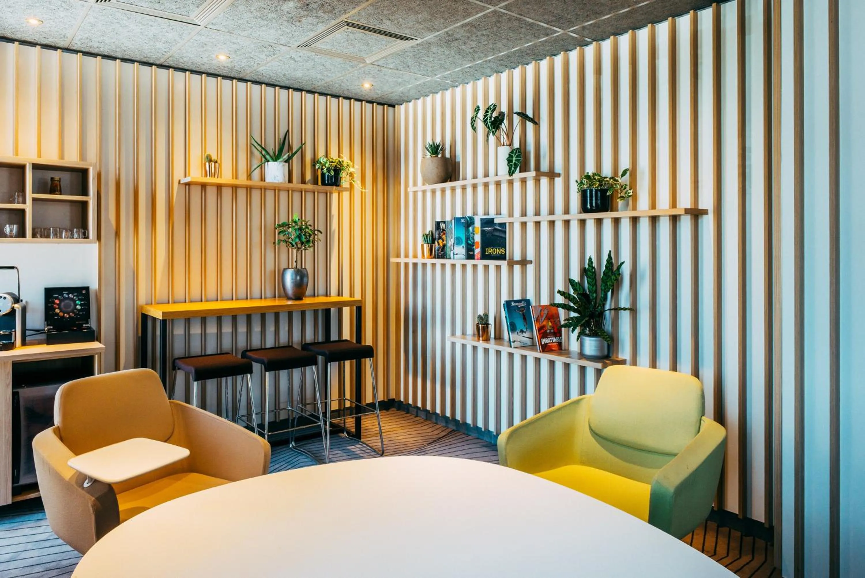 Living room in Novotel Paris Coeur d'Orly Airport