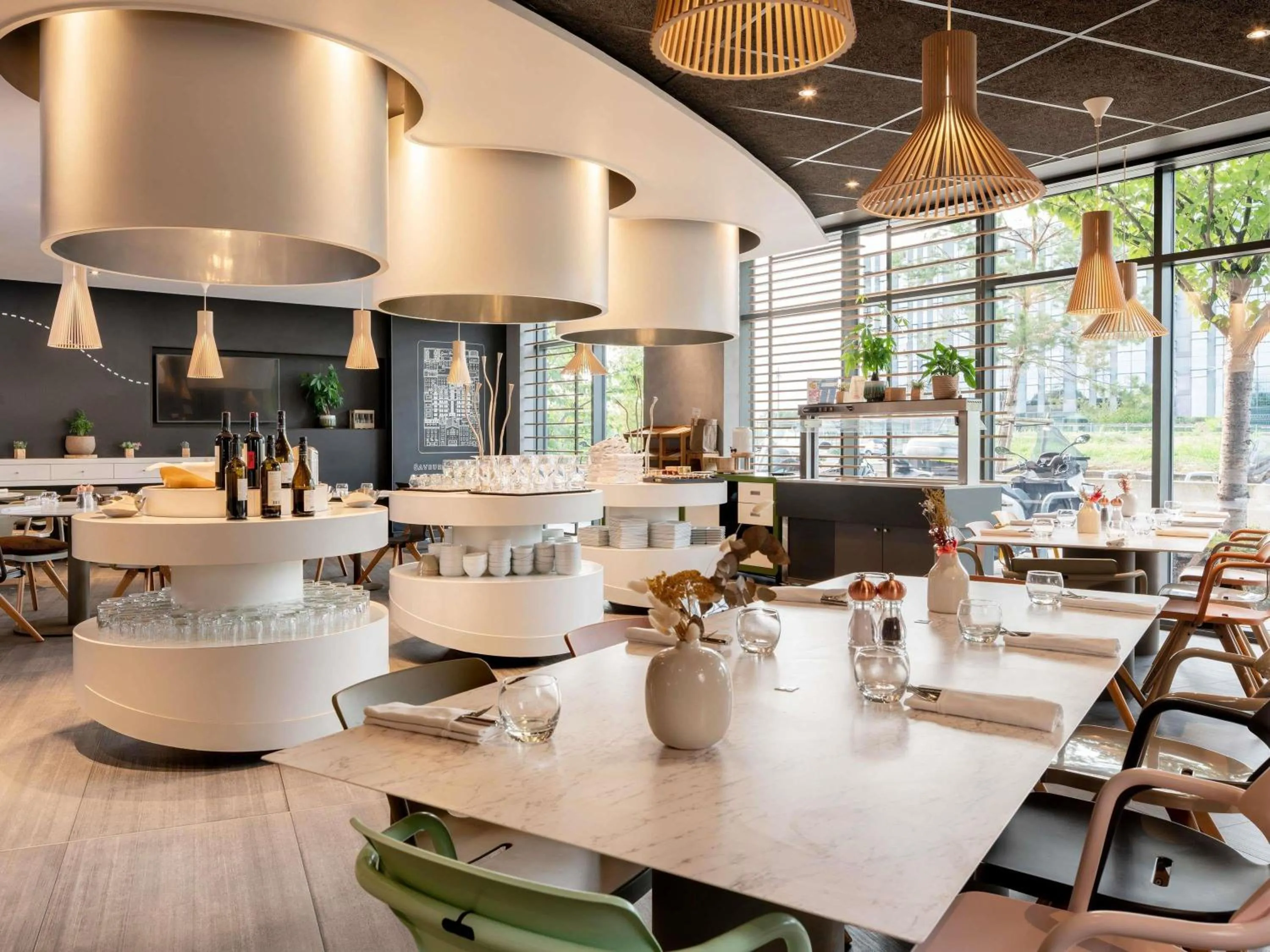 Restaurant/places to eat in Novotel Paris Coeur d'Orly Airport