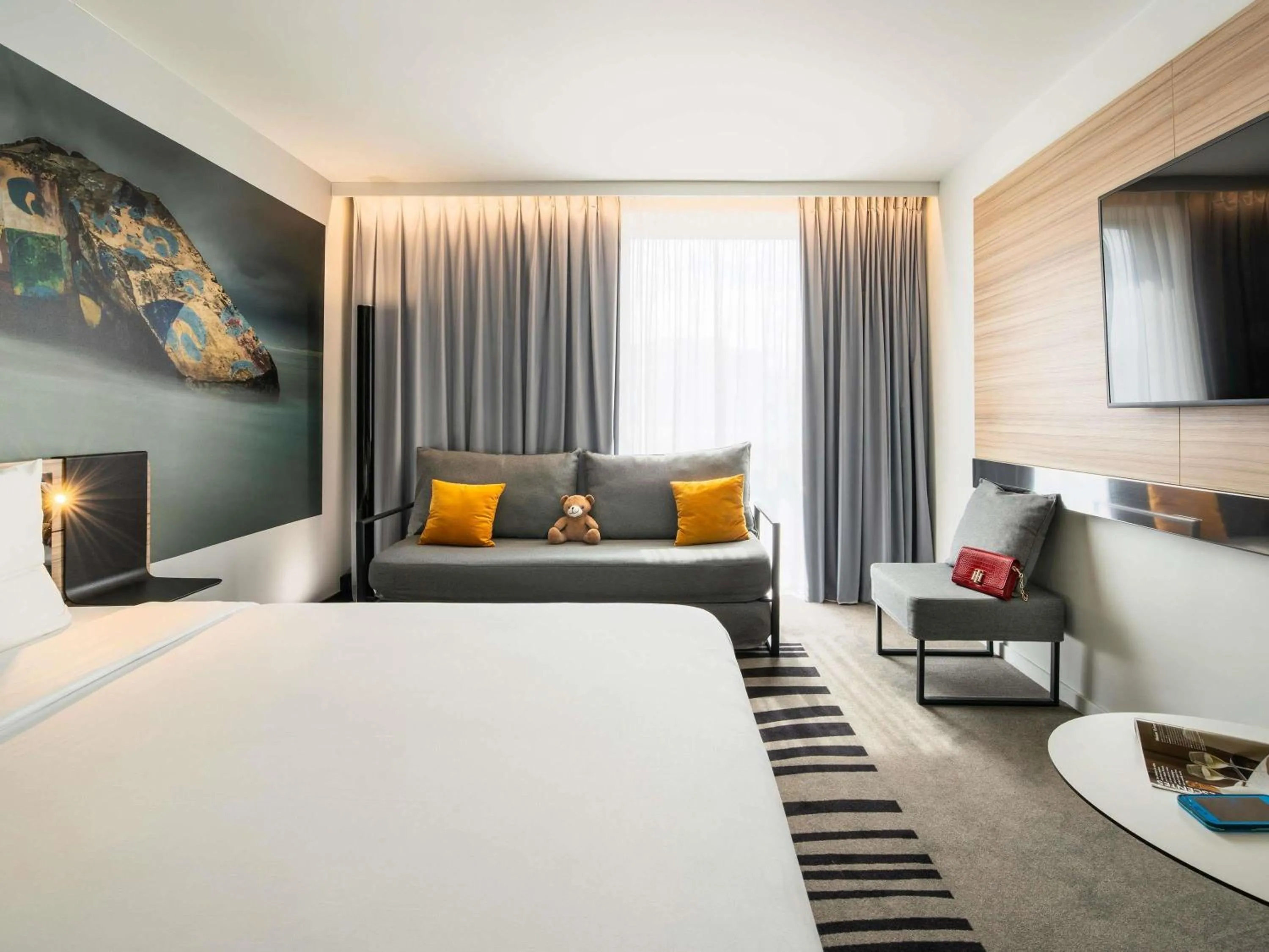 Bedroom, Bed in Novotel Paris Coeur d'Orly Airport