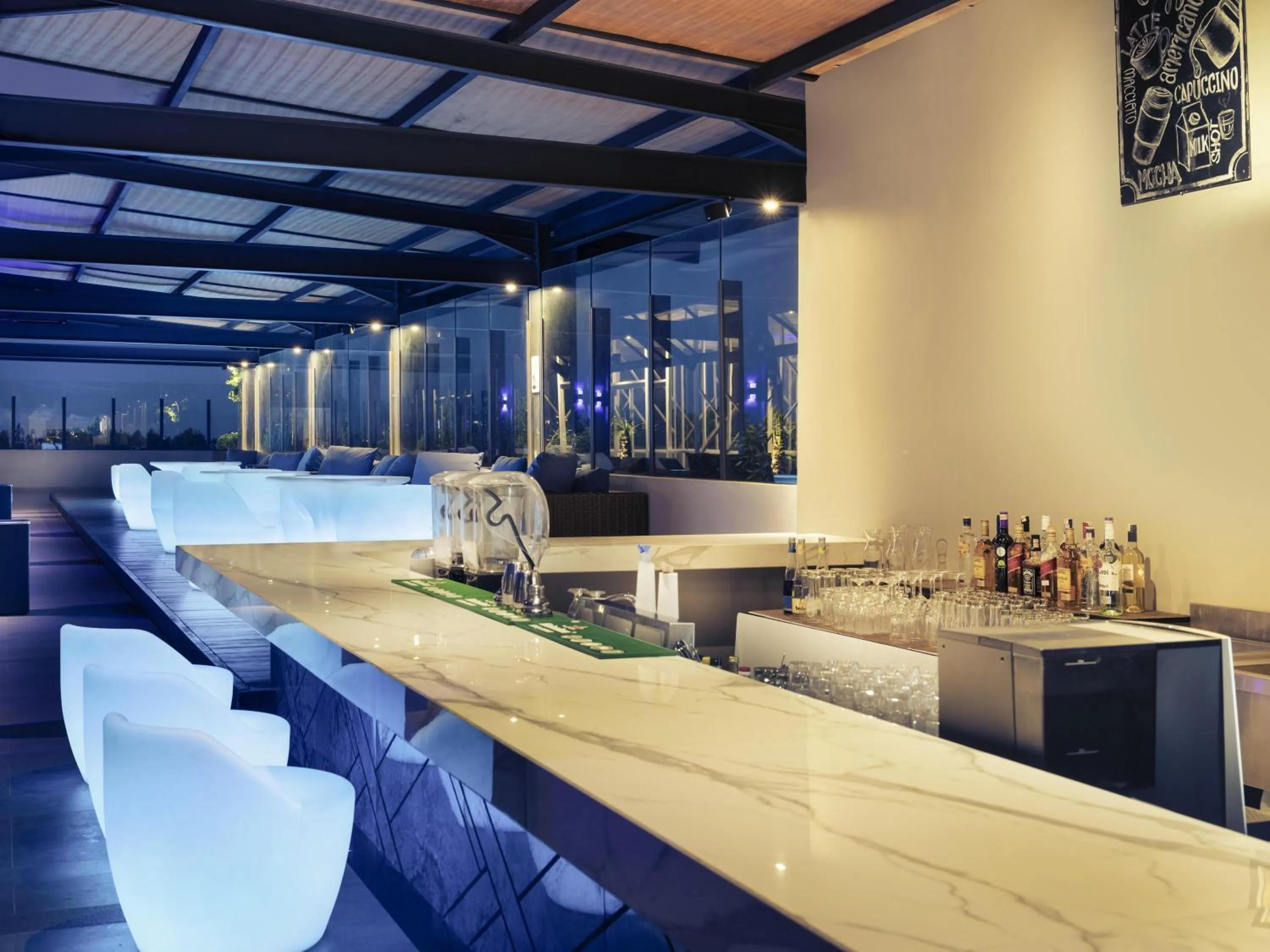 Lounge or bar in Mercure Bandung City Centre