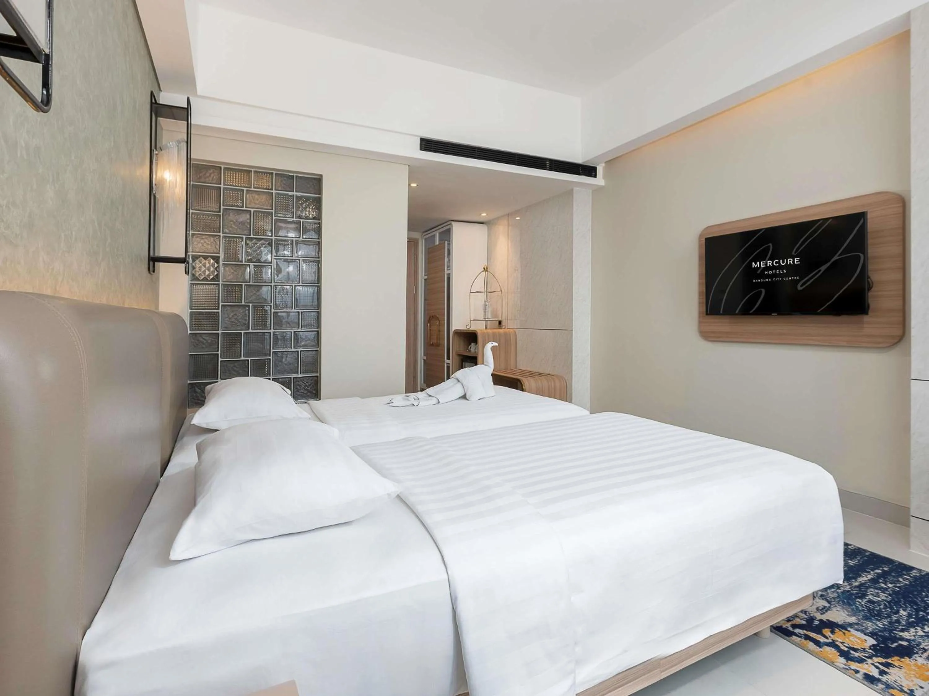 Property building, Bed in Mercure Bandung City Centre