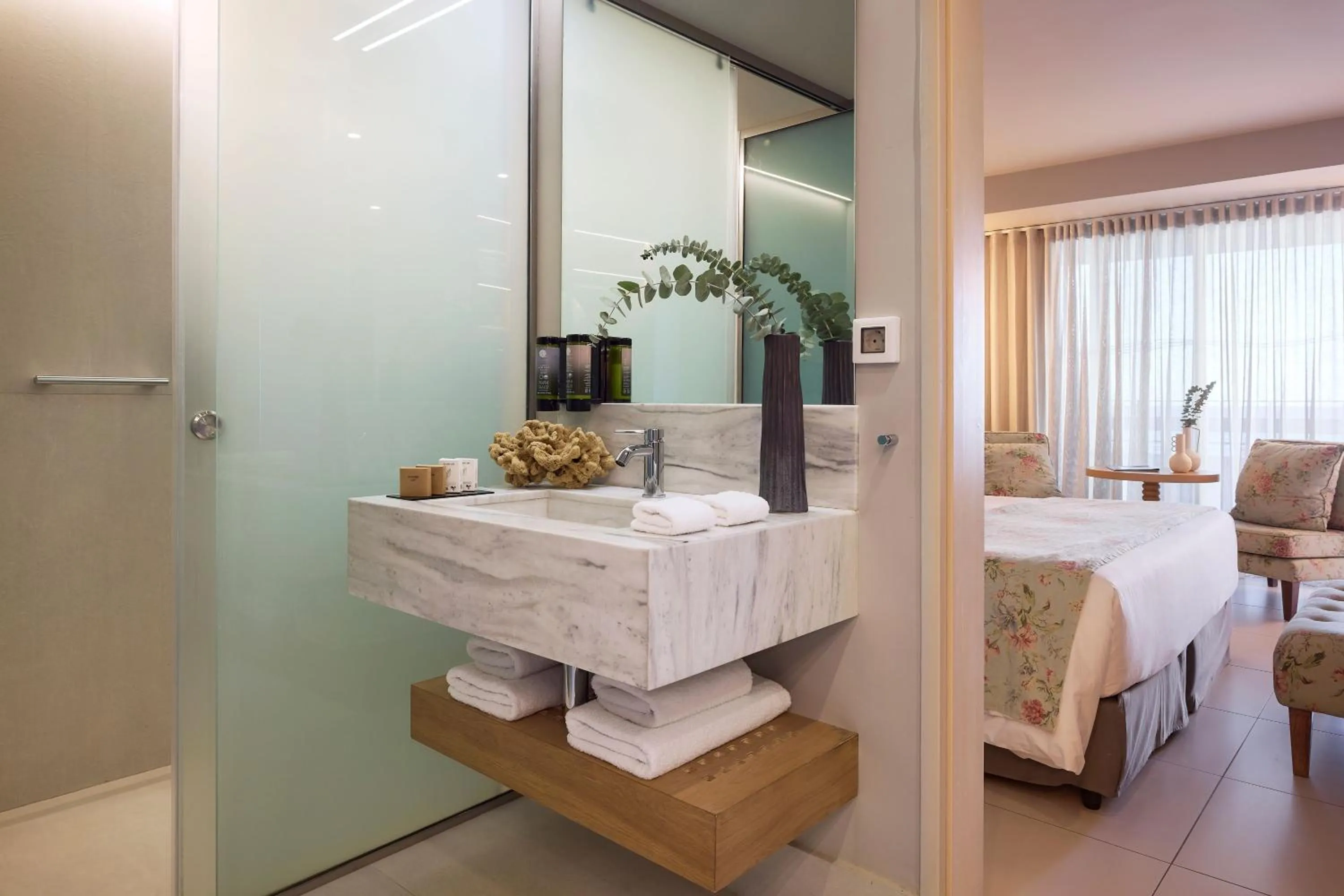 Bathroom, Bed in Aquila Porto Rethymno