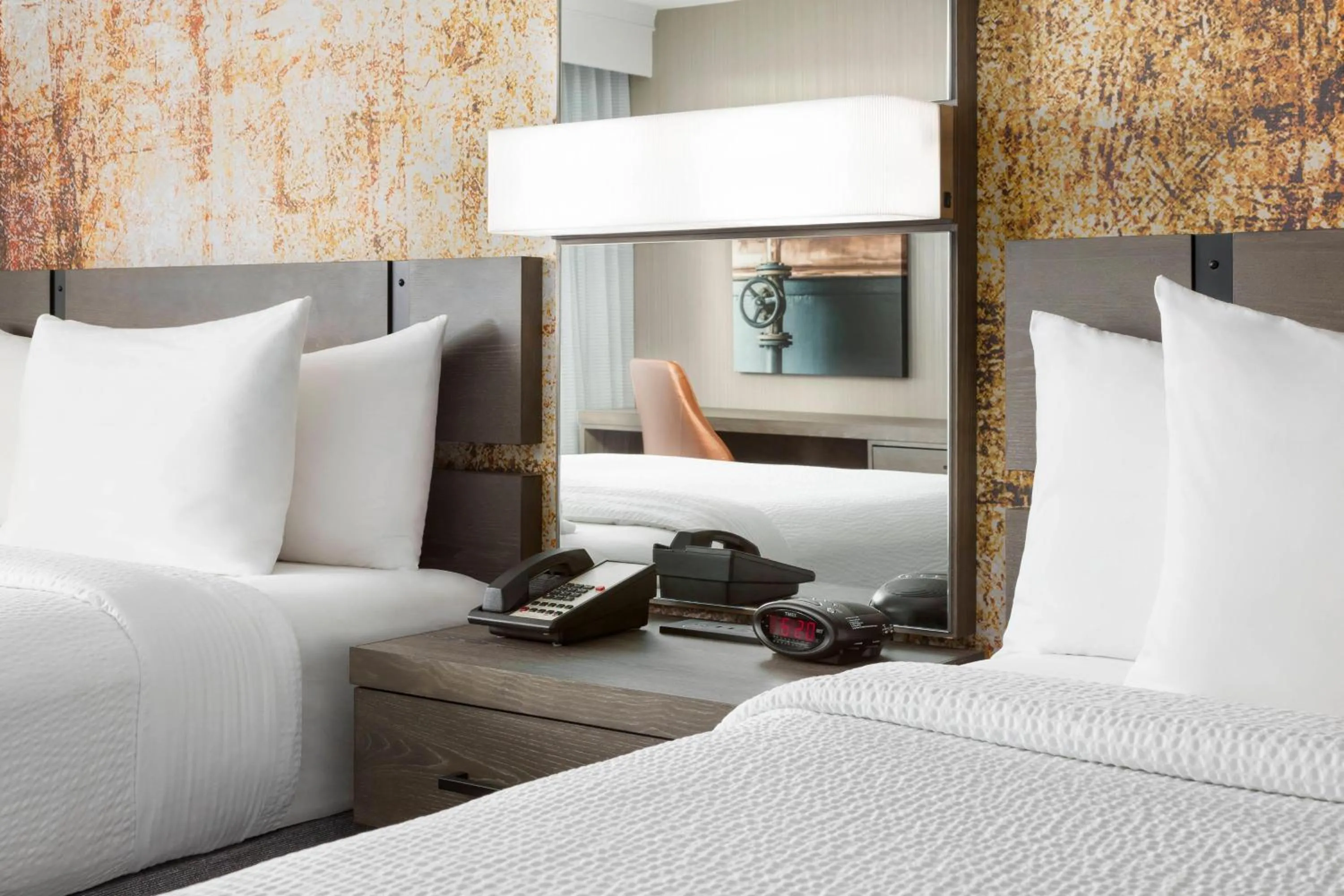 Photo of the whole room, Bed in Courtyard Austin Downtown/Convention Center