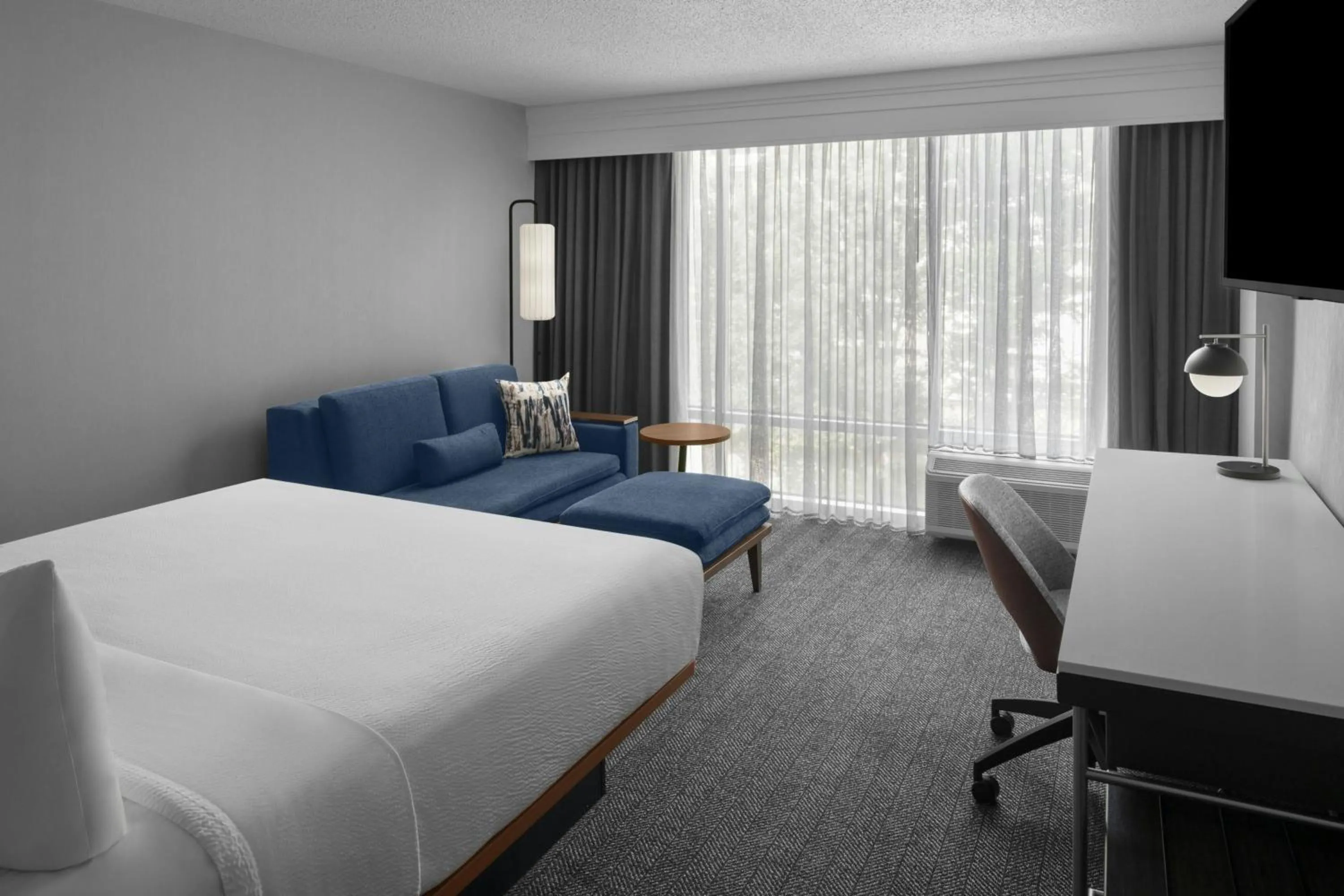 Bedroom, Bed in Courtyard by Marriott Atlanta Buckhead